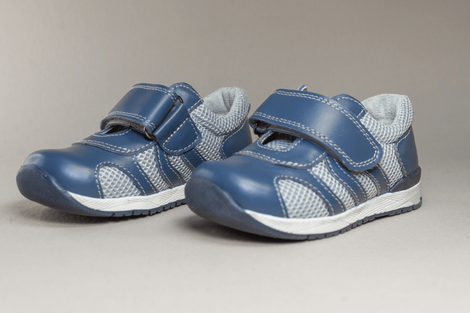 Дитячі кросівки з липучкою 09/1