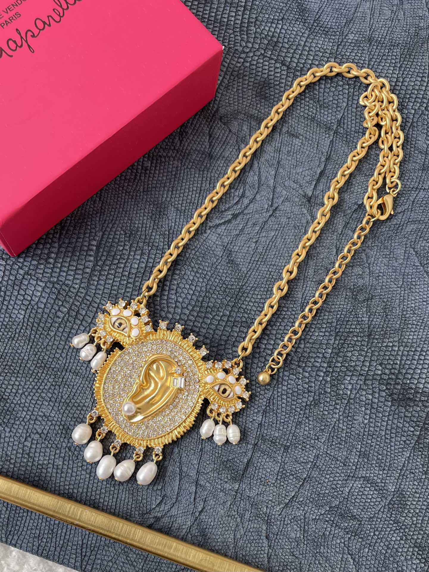 Schiaparelli підвіска