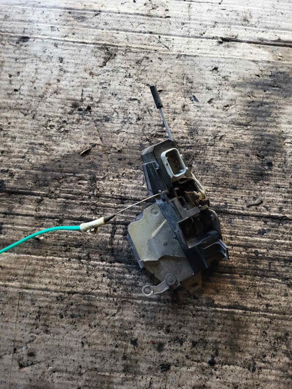 Замок дверей правий BMW E39