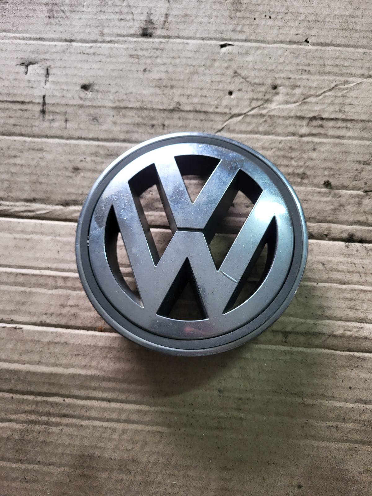 Емблема значок VW передня Passat B6