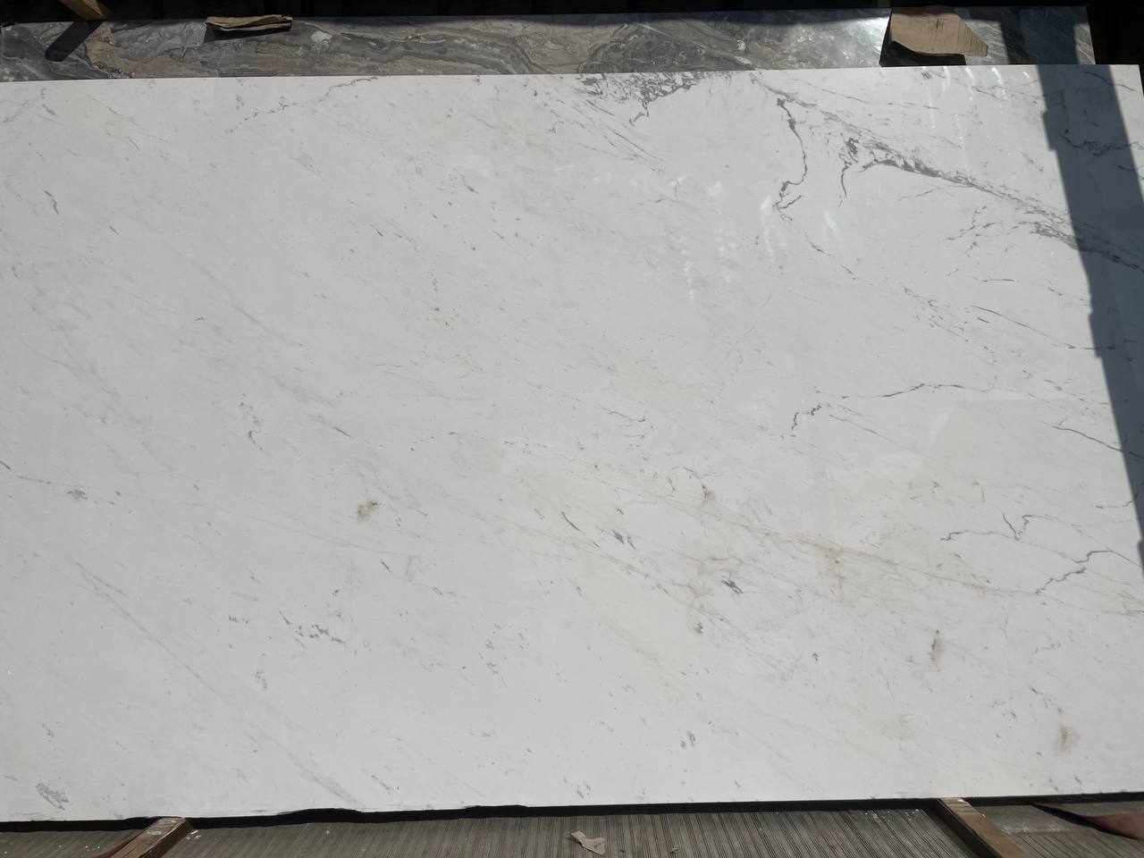 Мармур Kyknos White