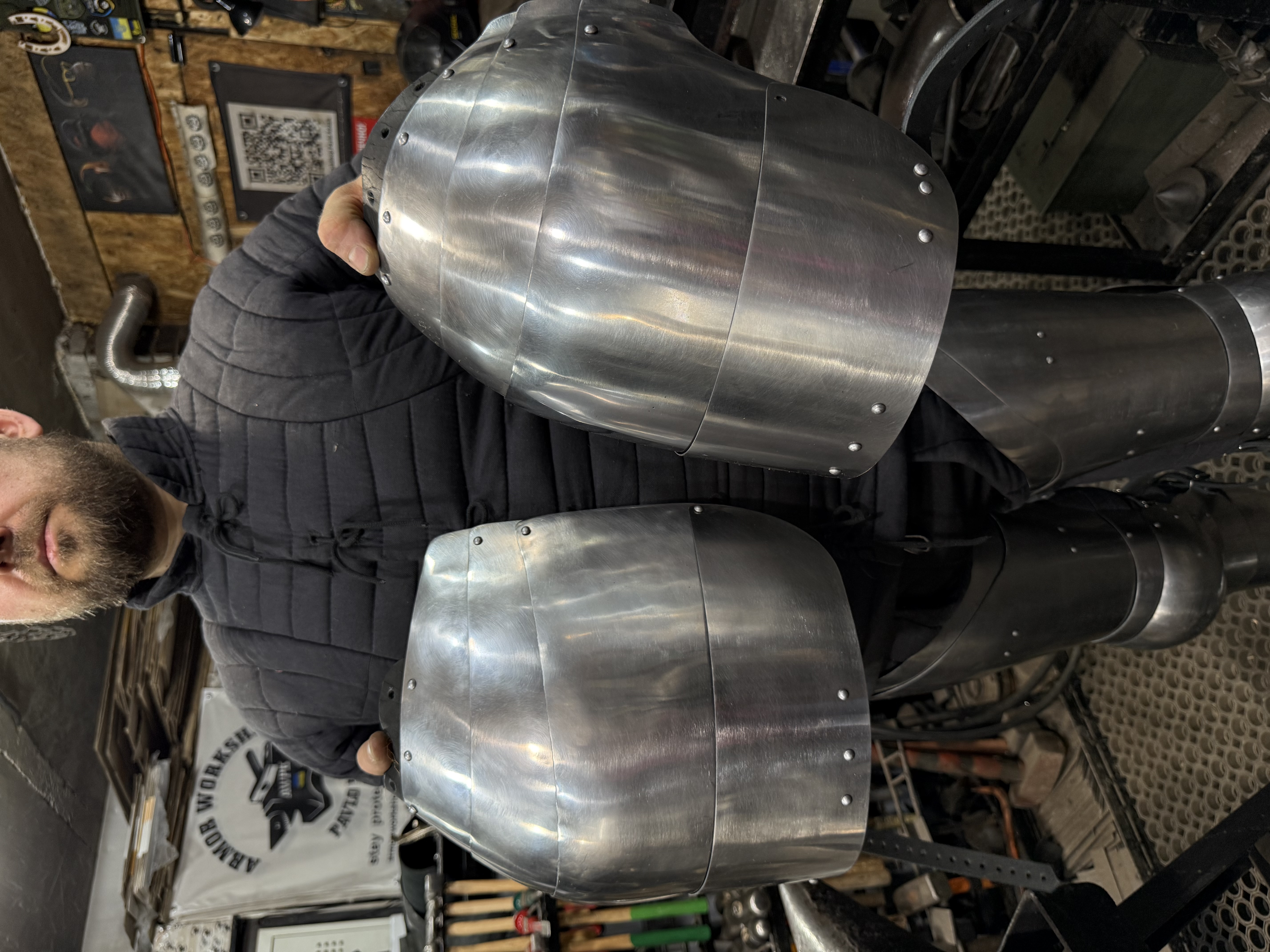 Armor shoulders model 3 « wide back»