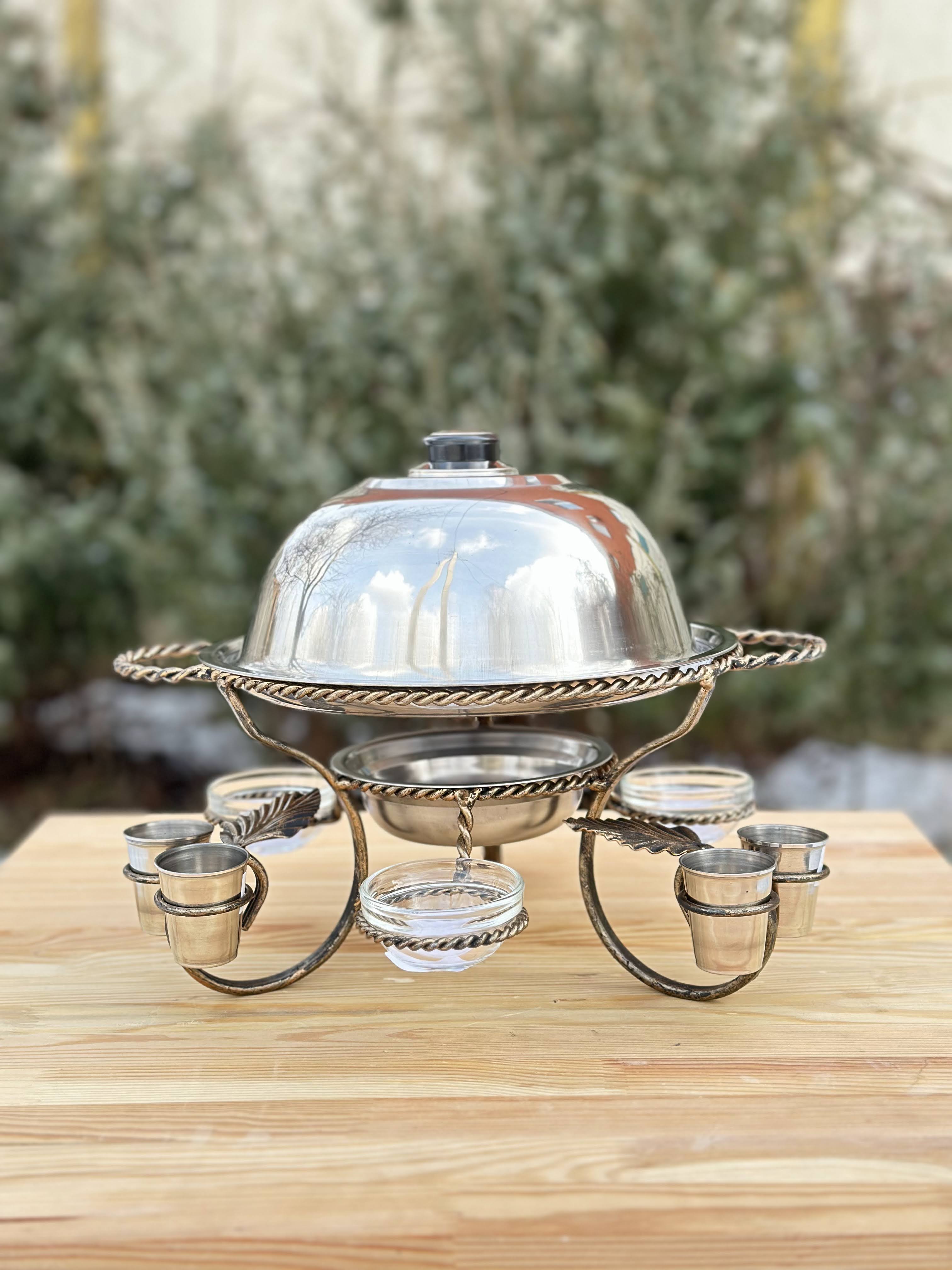 Садж для підігріву м'яса 28см з соусницями та чарками