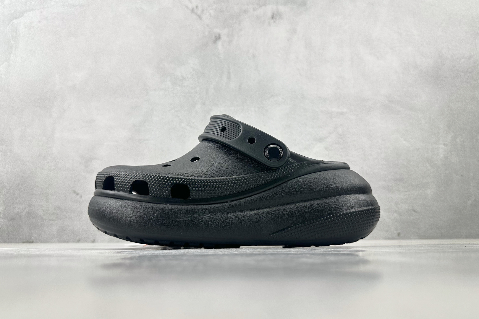 Crocs Classic Crush EVA, czarne, 207521-001