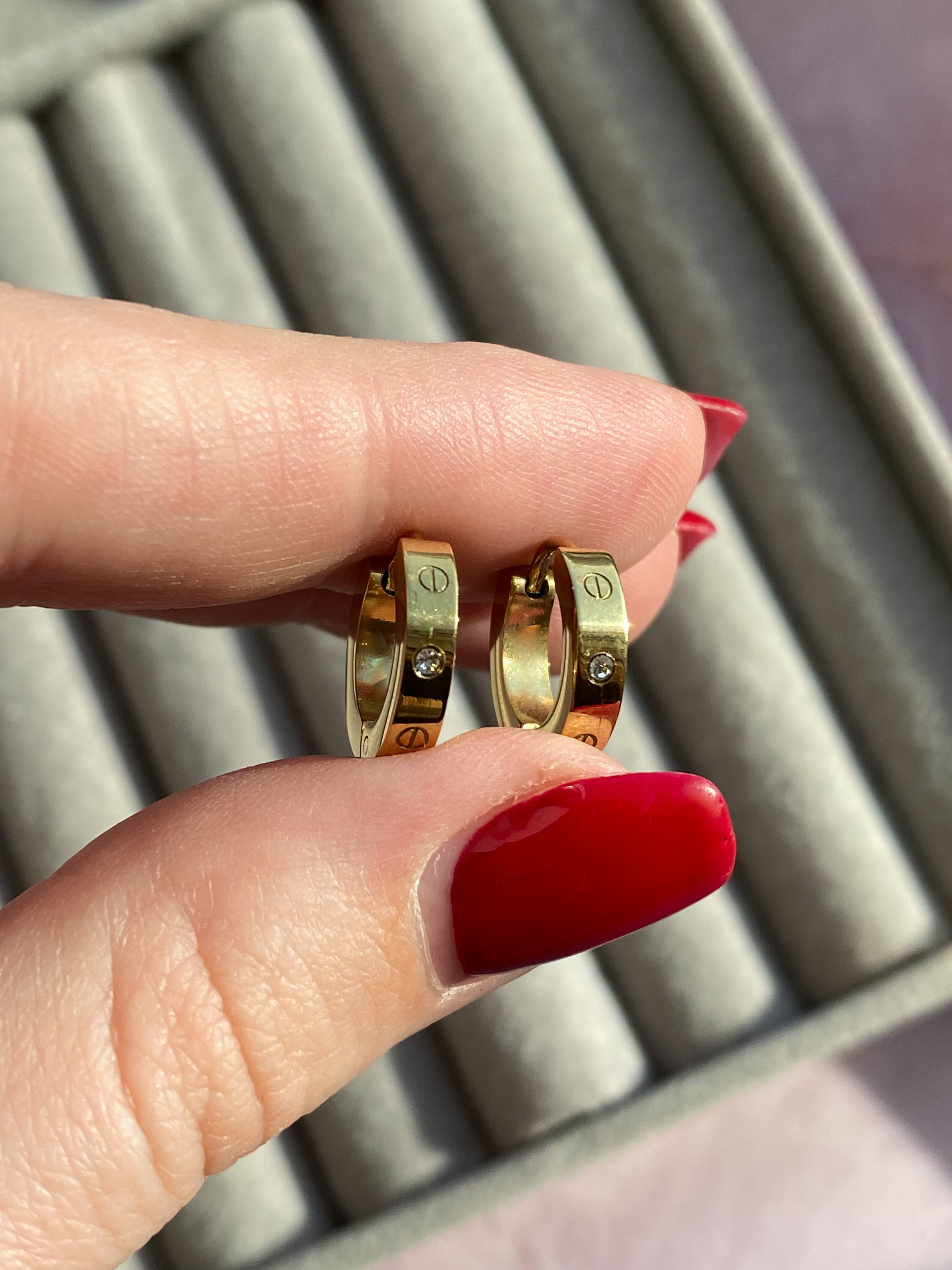 Сережки-кільця із цирконієм Кохання, лимонна поз.