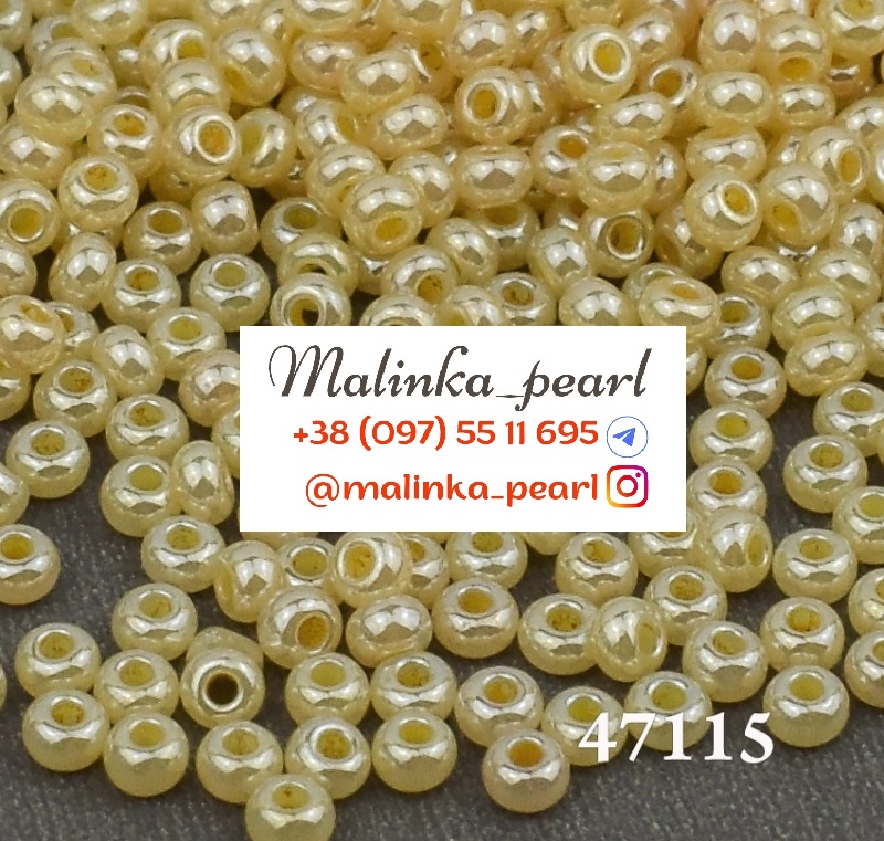 Бісер бежевий, непрозорий, перламутровий