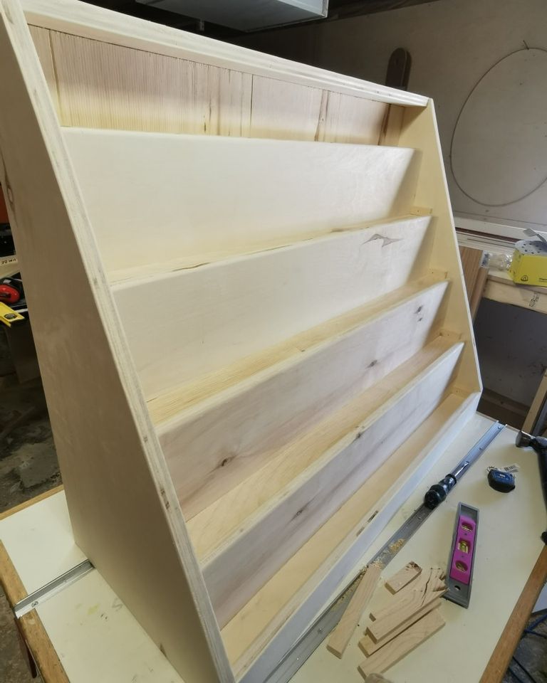 Front-Facing Montessori Bookshelf