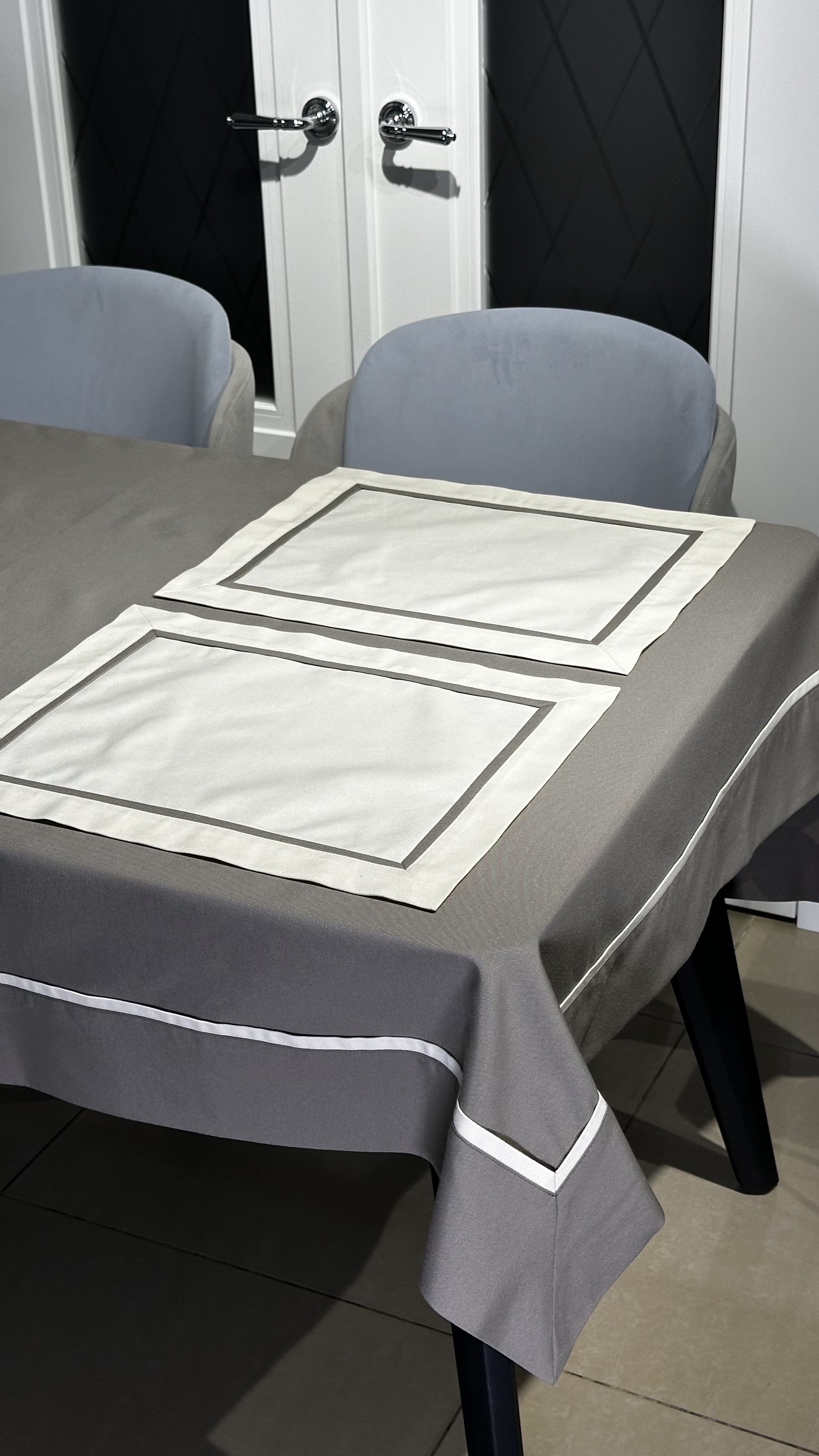 Скатертина тауп із молочним кантом 120х160 (підгин 10 см)