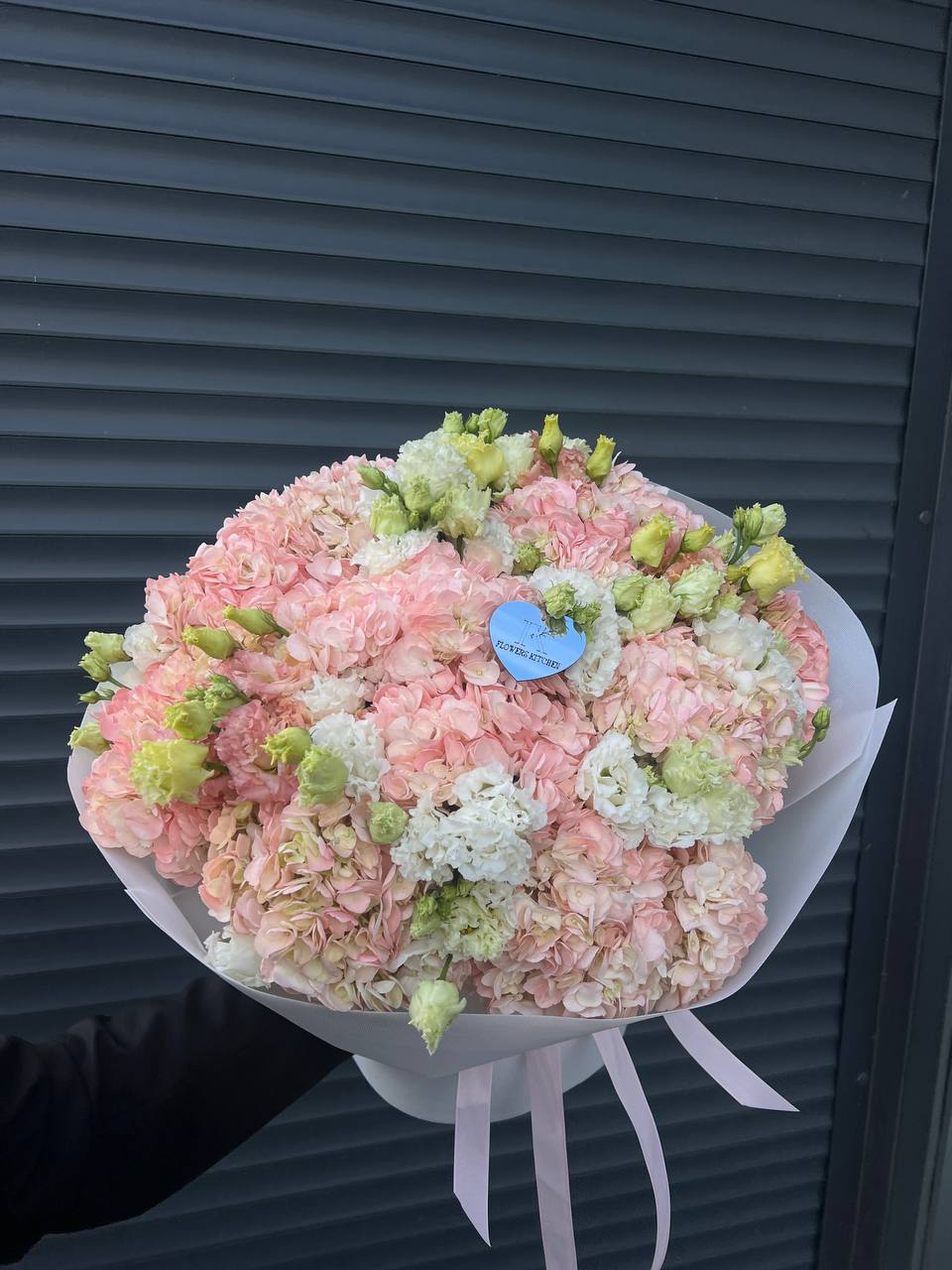 Поєднання рожевих гортензій та еустоми