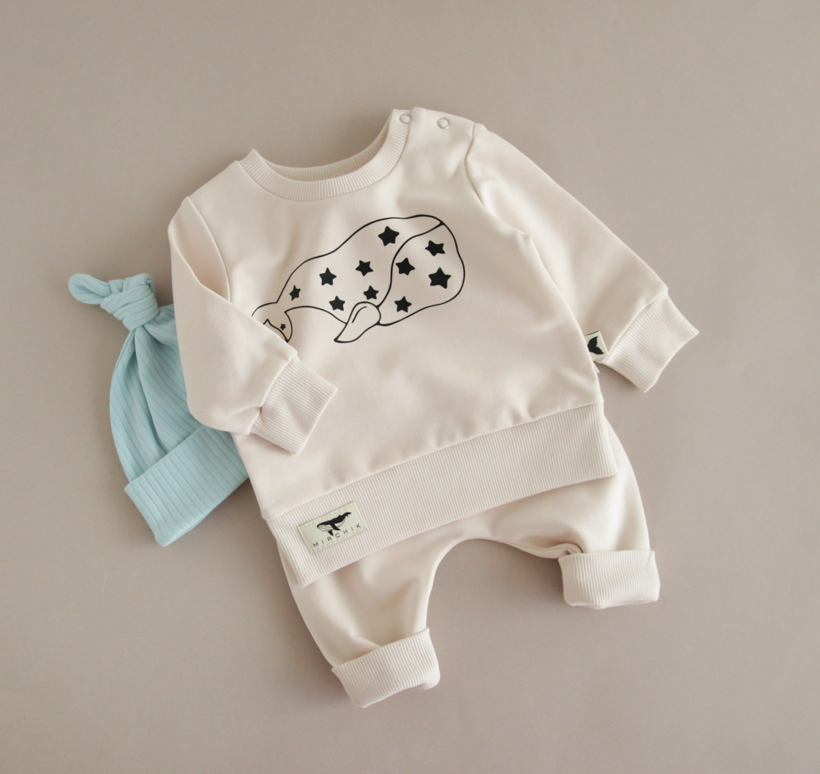 Костюмчик з китом, молочний для немовлят