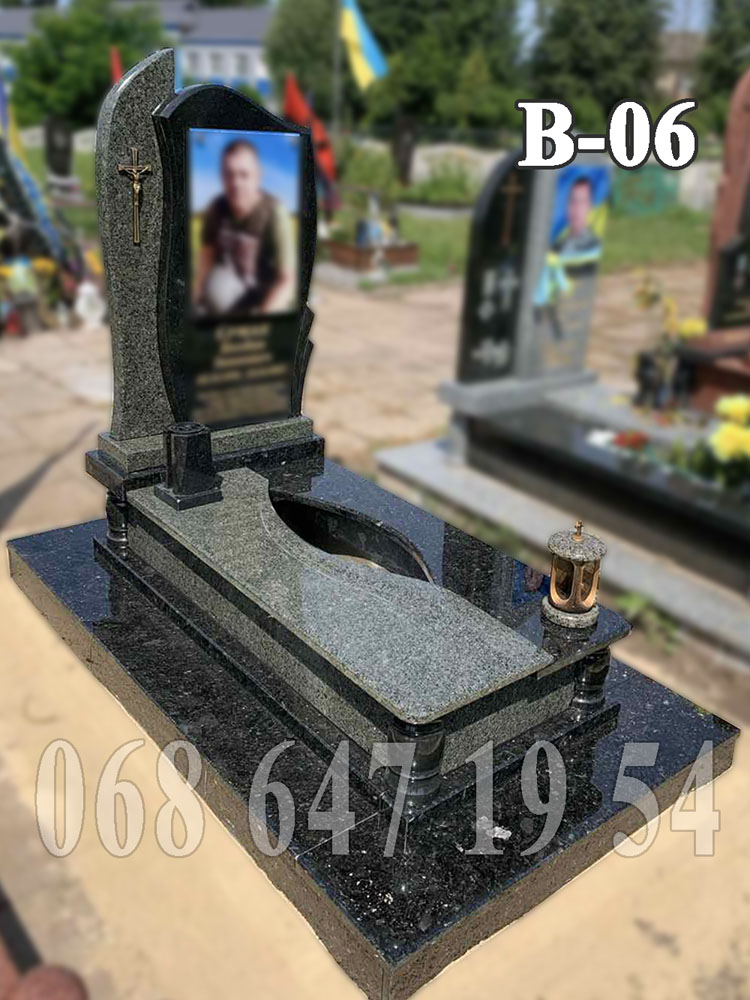 Пам'ятник В-06 з човнової та лабрадориту, з вирізом під квіти
