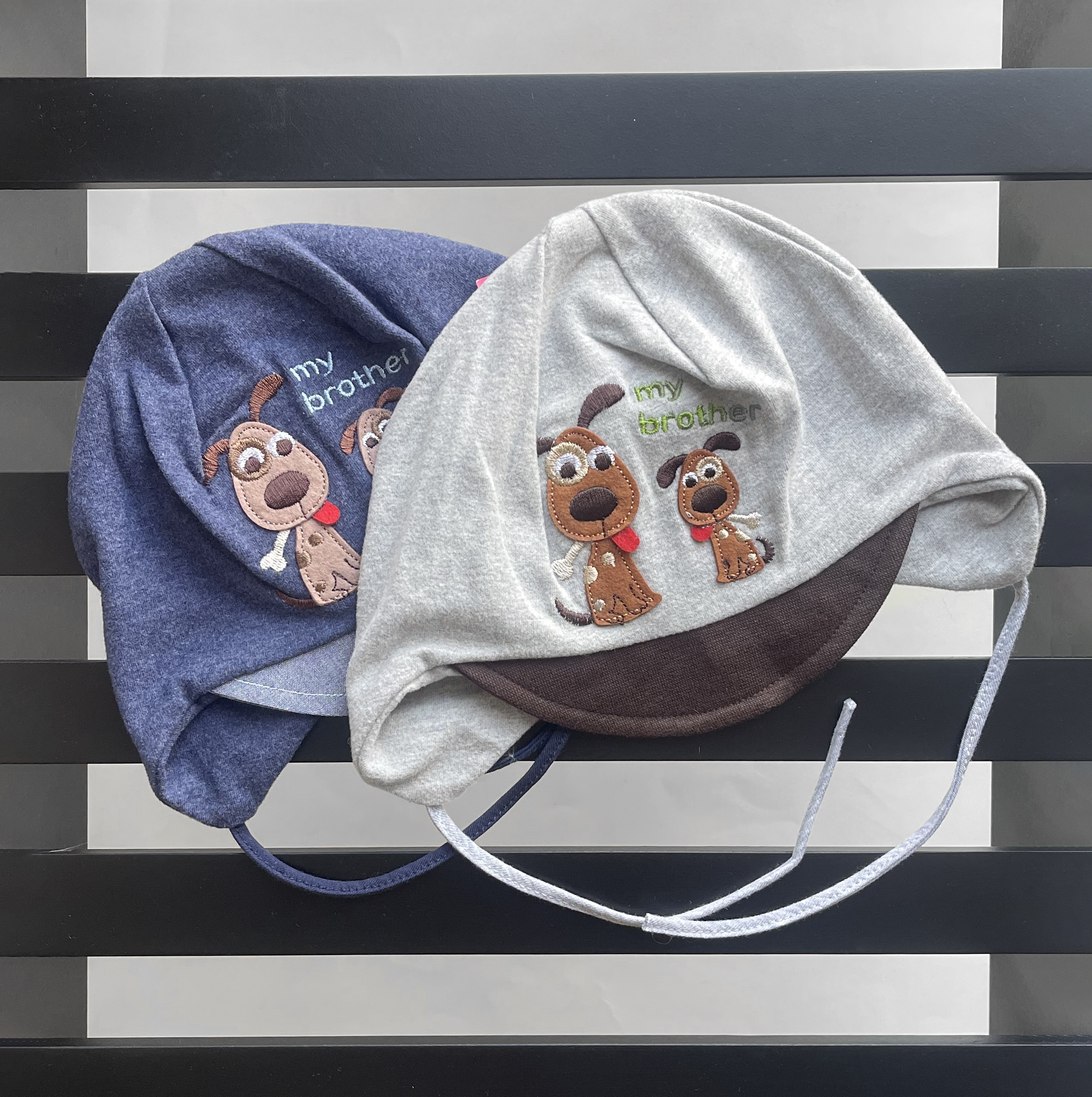 Шапка з козирком "Песики"