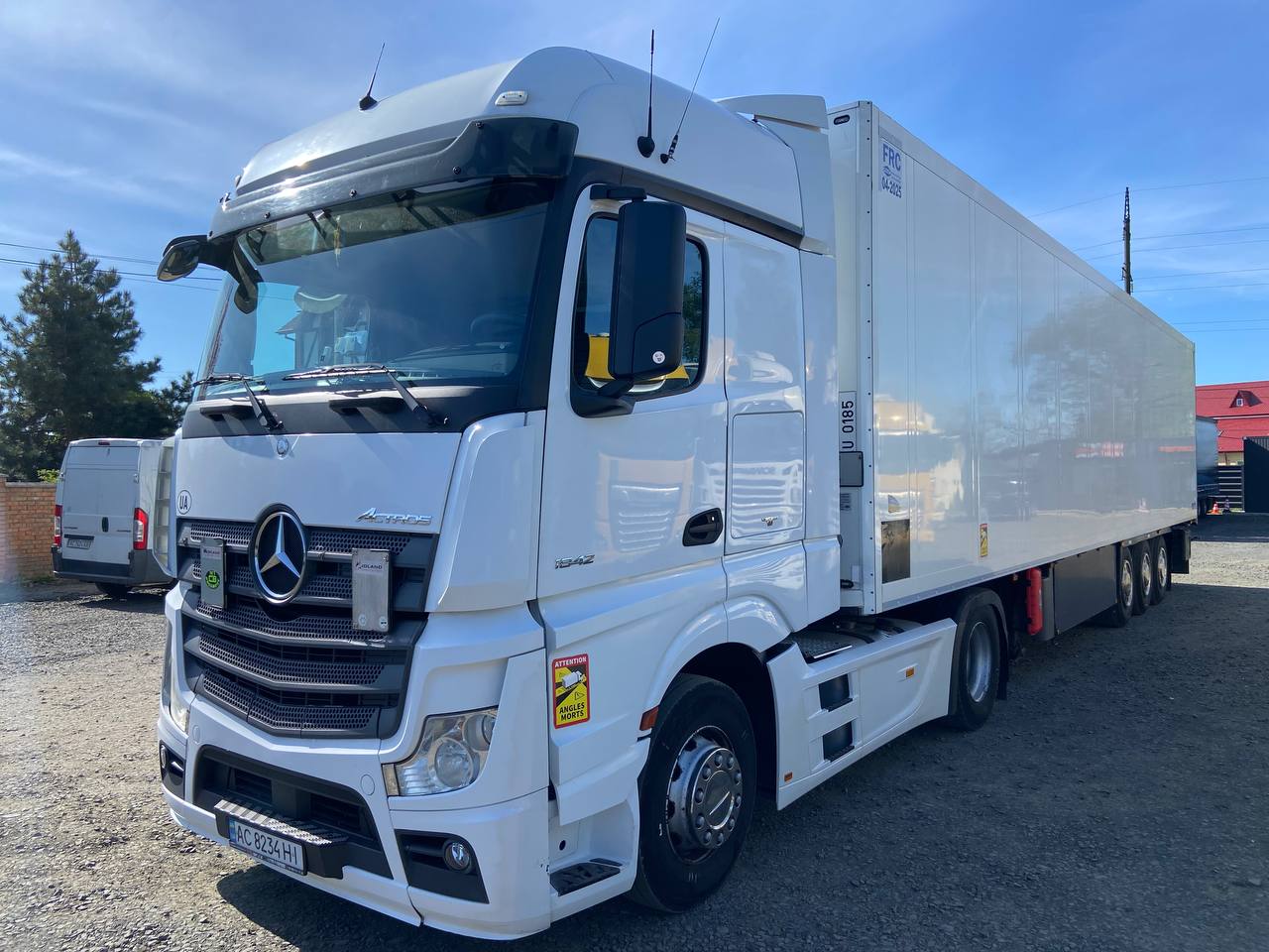 Mercedes-Benz Actros 1842 2015 + Schmitz Cargobull SKO24 2010