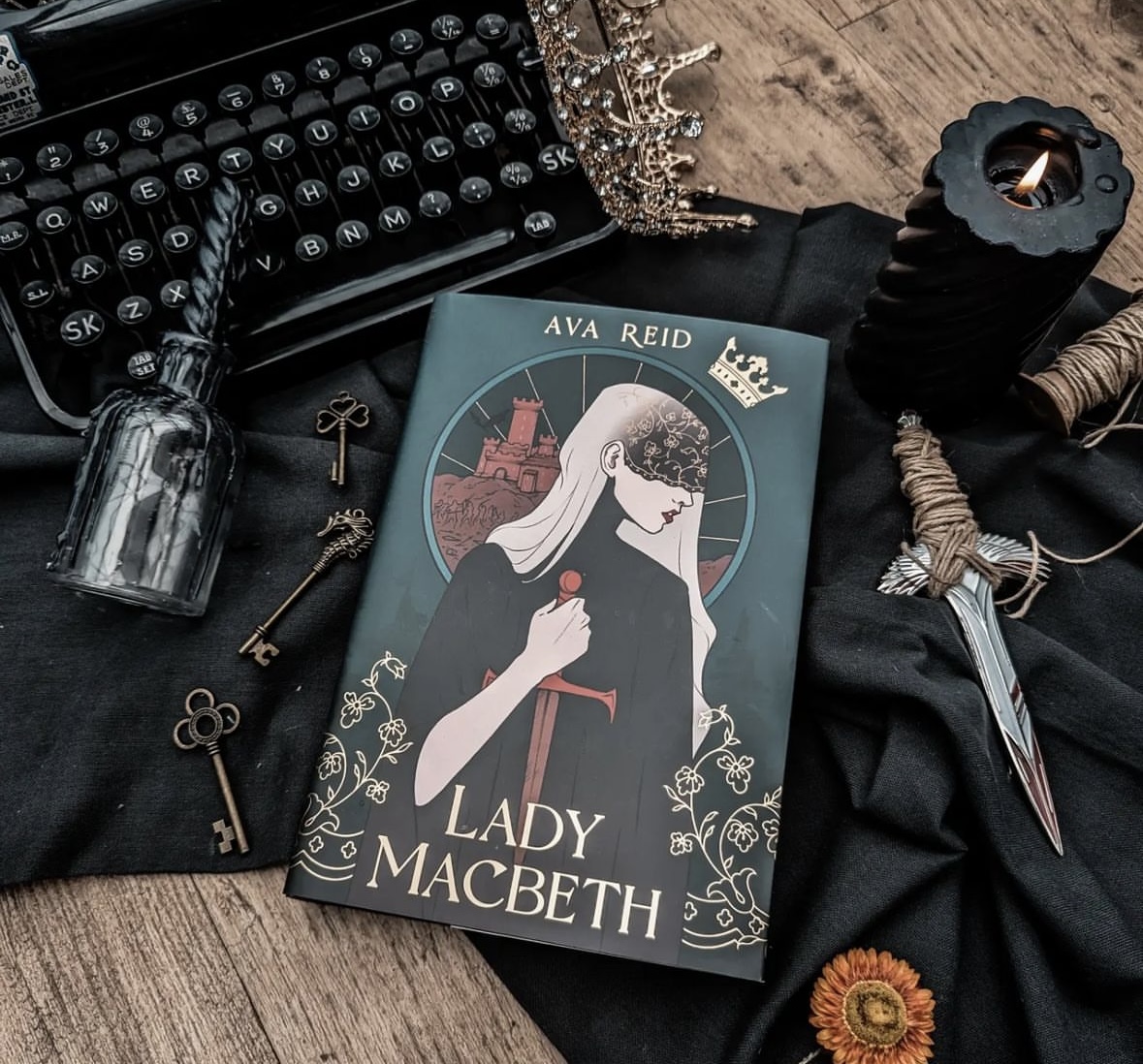 Lady Macbeth Ava Reis Fairyloot Edition