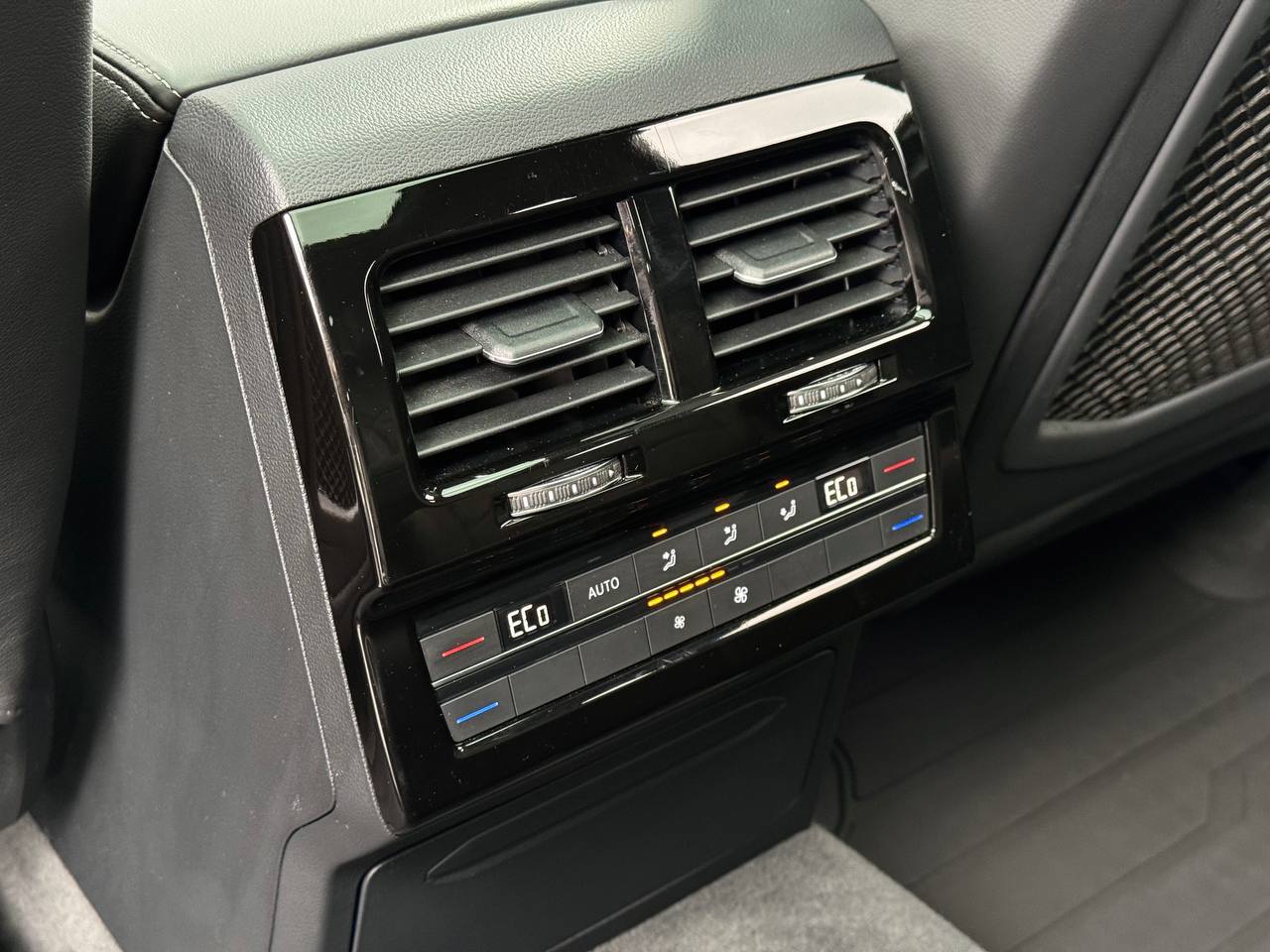 VW Touareg R-line 4Motion