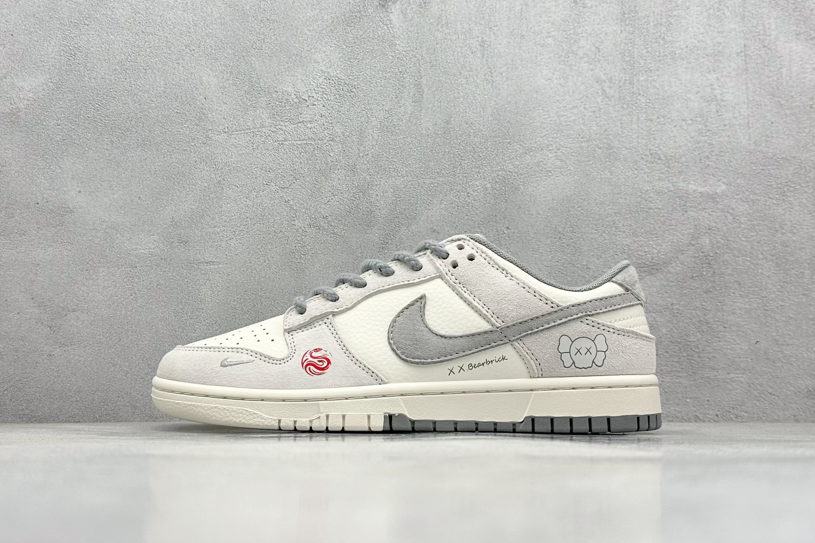 Nike SB Dunk Low KAWS Rok Węża Joint Pig Eight  YX5066-250