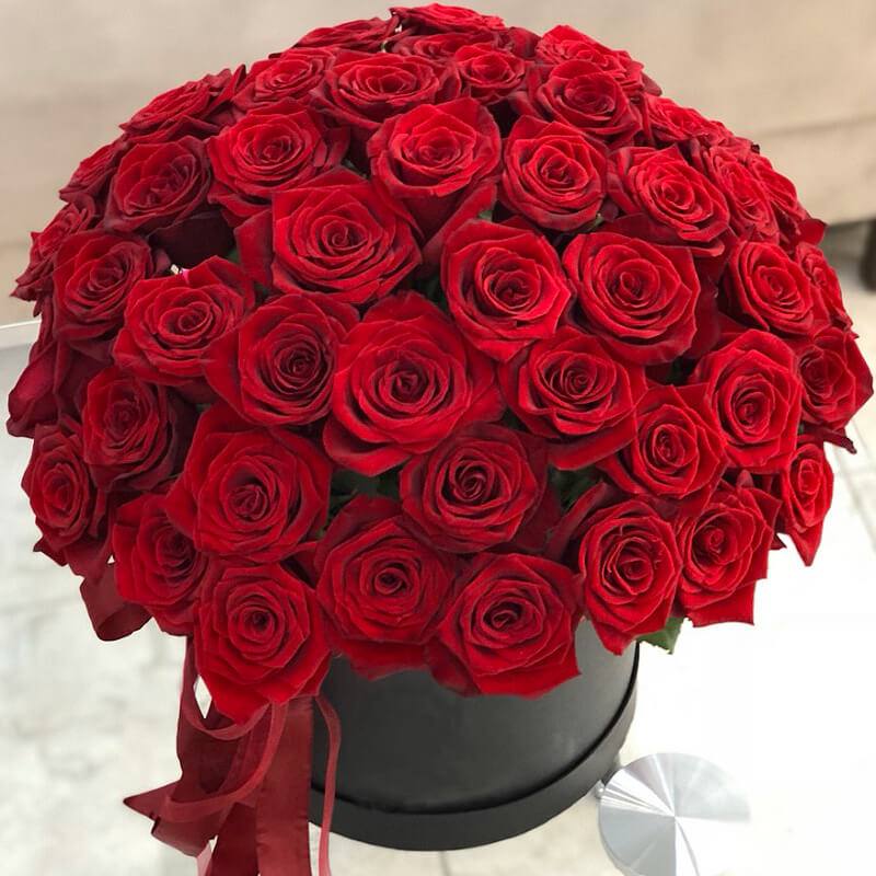Scarlet Majesty — 51 червона троянда в боксі