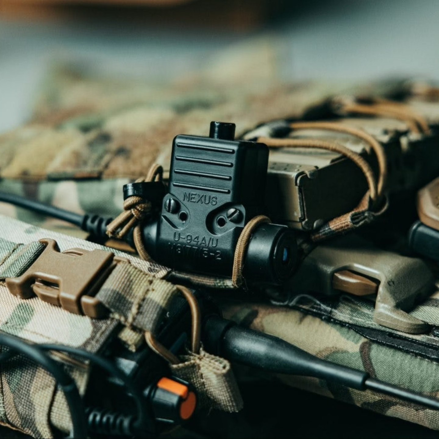 Оригінальна кнопка PTT "Nexus U-94A/U" під "Motorola серії DP4400/4600/4800" для активних гарнітур "MSA Sordin".