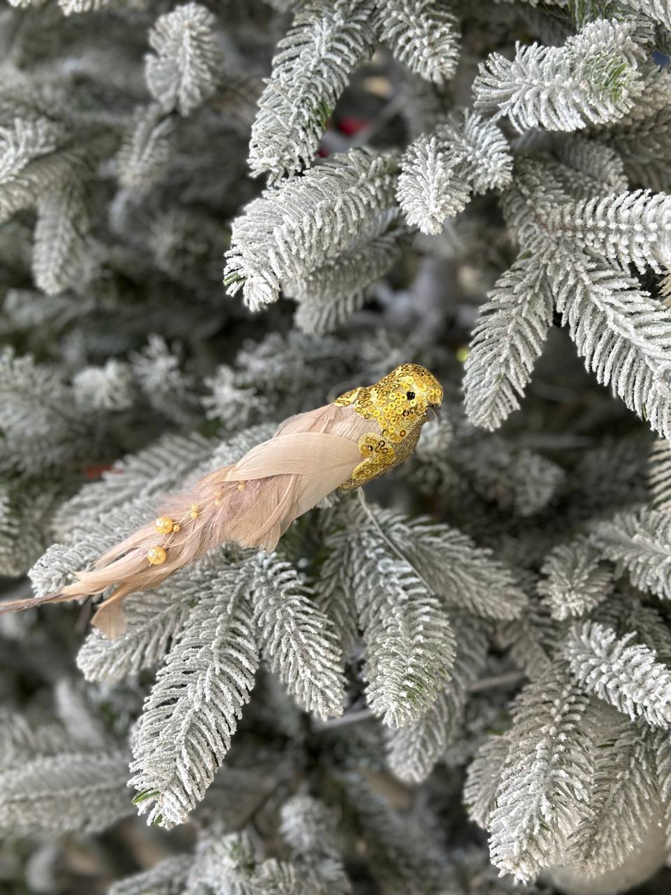 Декоративний птах на кліпсі, 22 см, з декором з паєток і намистин