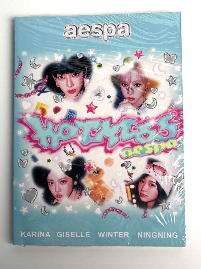 Журнал K-pop групи Aespa, фотожурнал Hot Mess 37A306