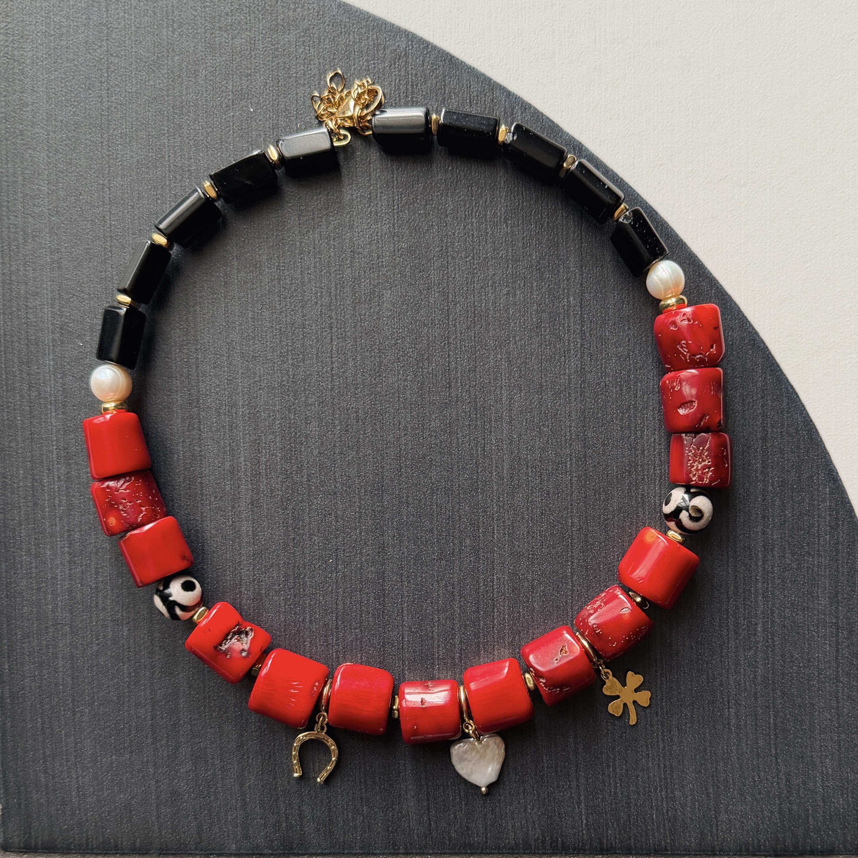 Намисто з коралу