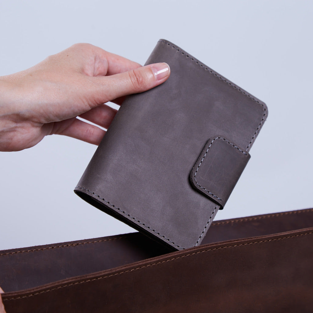 Обкладинка на паспорт для подорожей з тримачем для AirTag та карток «Смарт Джорні» Smart Journey