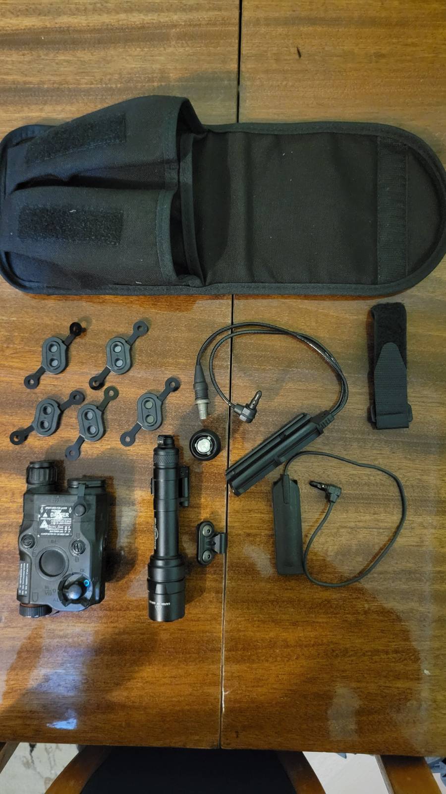 Оригінальний армійський комплект обвісу для зброї:. ЛЦВ "L3 HARRIS PEQ-15" + тактичний ліхтар "SUREFIRE KE2-B M-LOK".