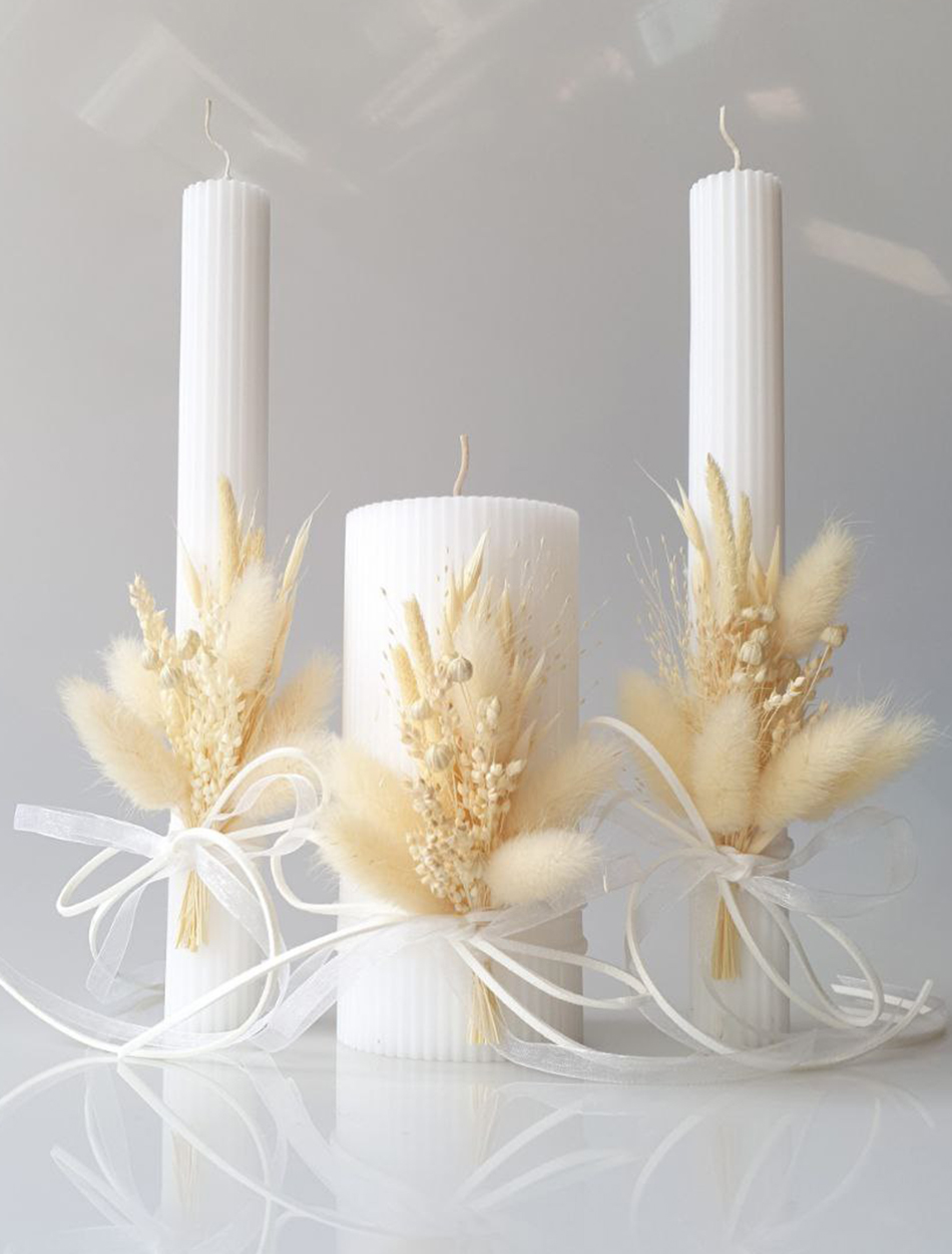 Сімейне вогнище смужка з кремовим сухоцвітом