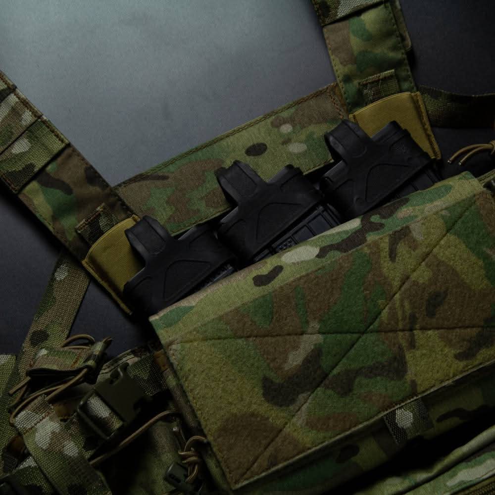 Модульний компактний нагрудник "AVIS MICRO FIGHT CHEST RIG" від українського бренду "AVIS GEAR".