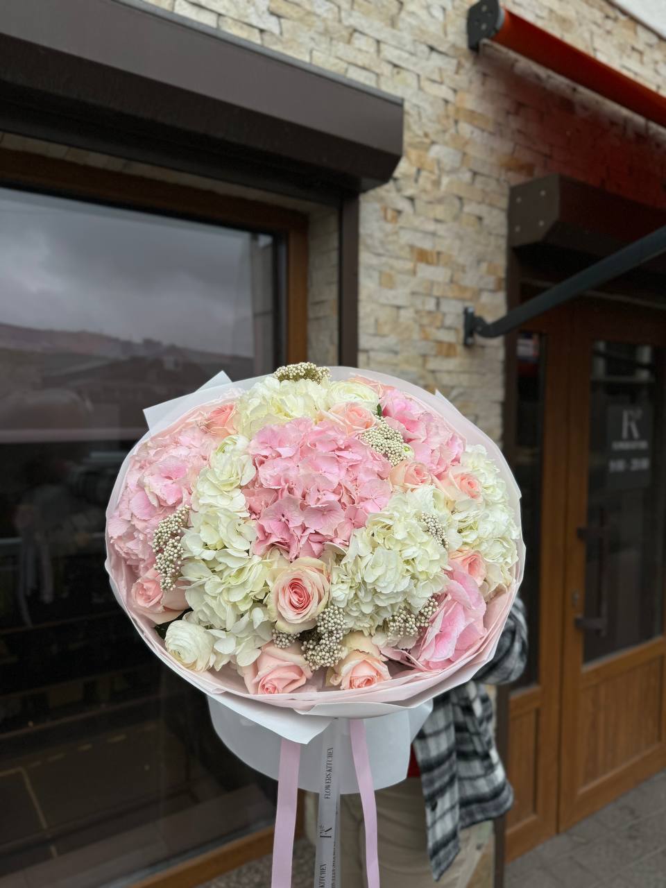 мікс гортензій та піоновидних