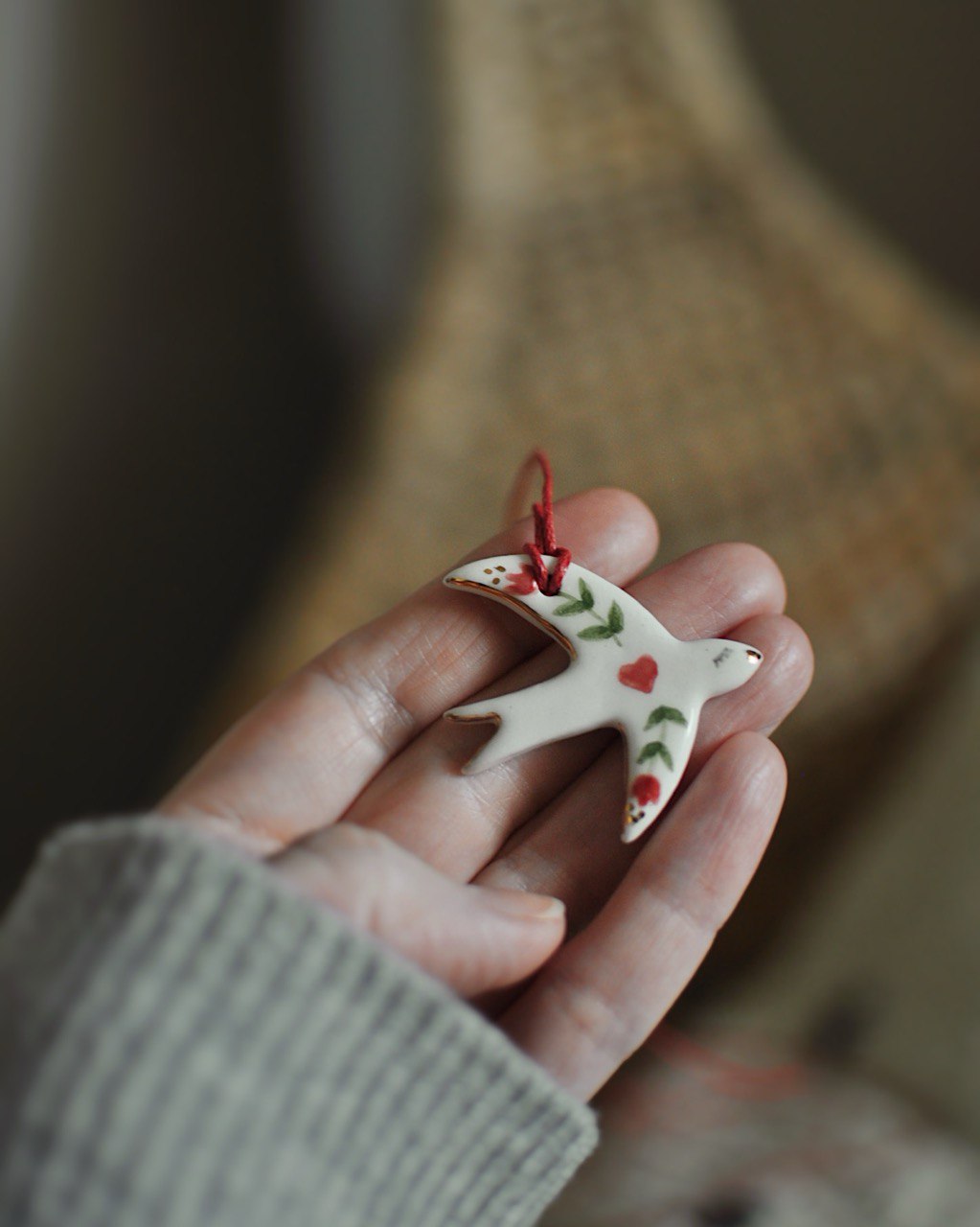 керамічний кулон ластівка з серденьком