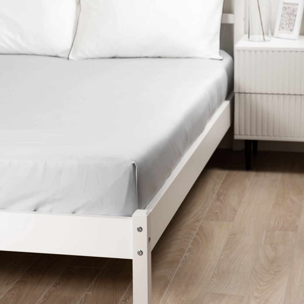 Простирадло на резинці з сатину / страйп-сатину