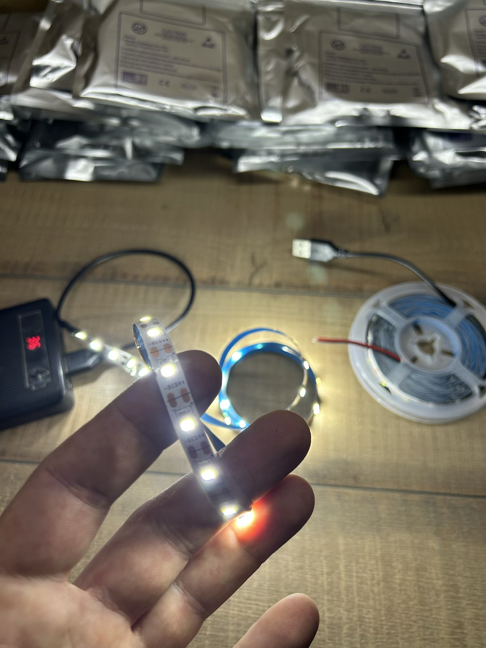 Led стрічка 5 вольт, 3 метри , 4.8 Вт/м, +USB (холодний-білий)