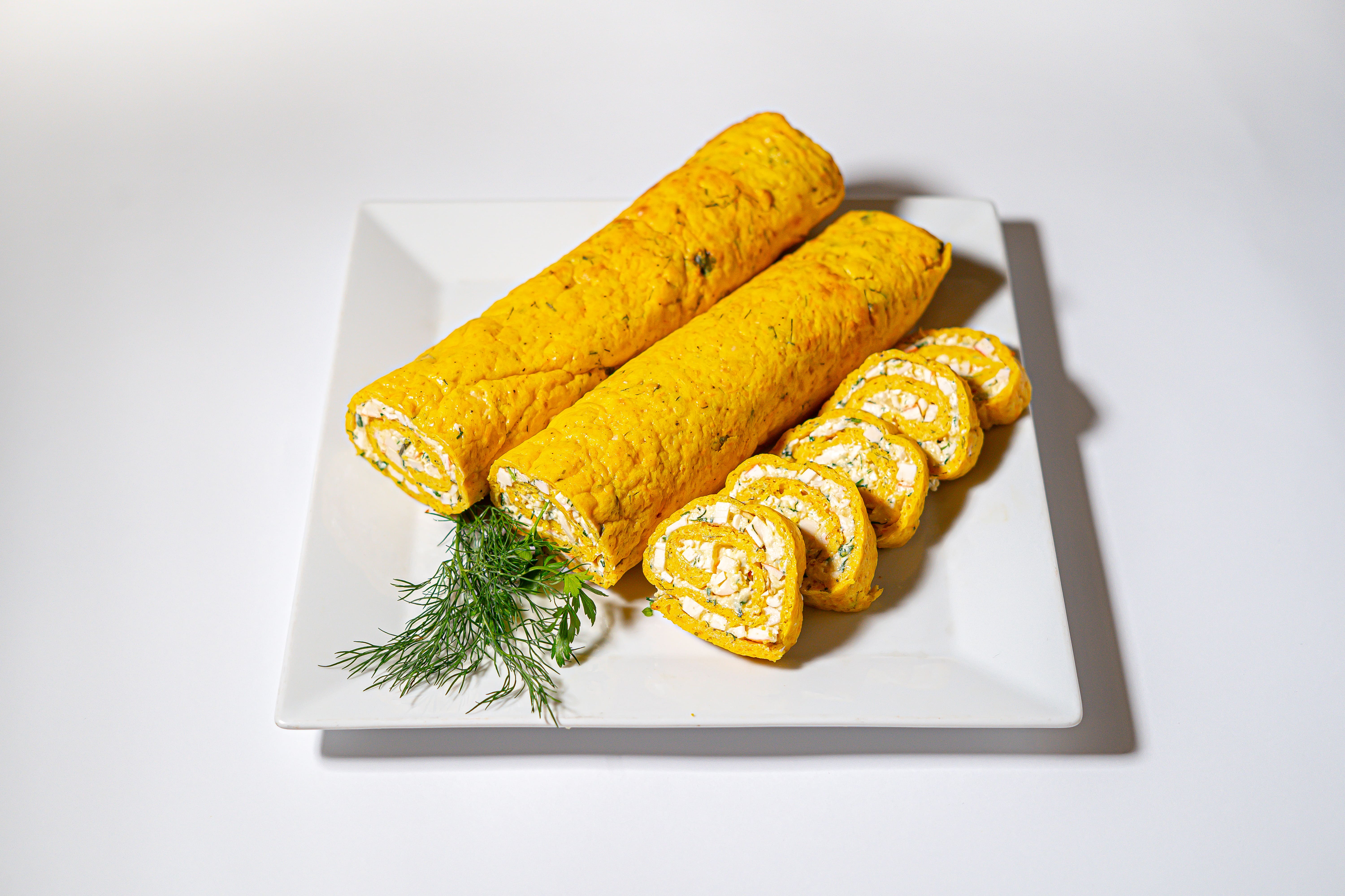 Рулет з куркою, крем-сиром та грибами