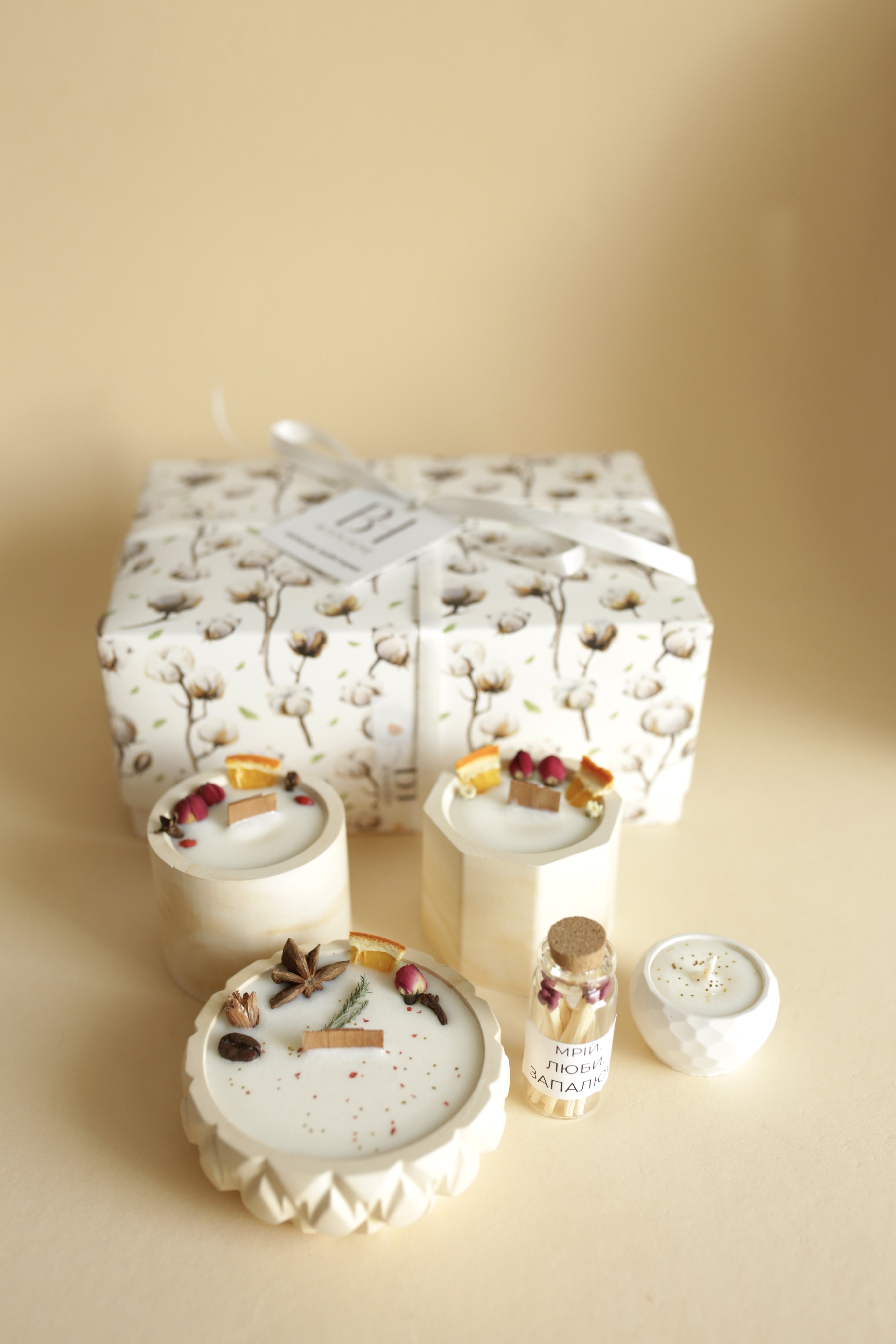 бокс № 11.3-(карамельний попкорн+затишний дім+лимонне тістечко+сірники "мрій люби запалюй)