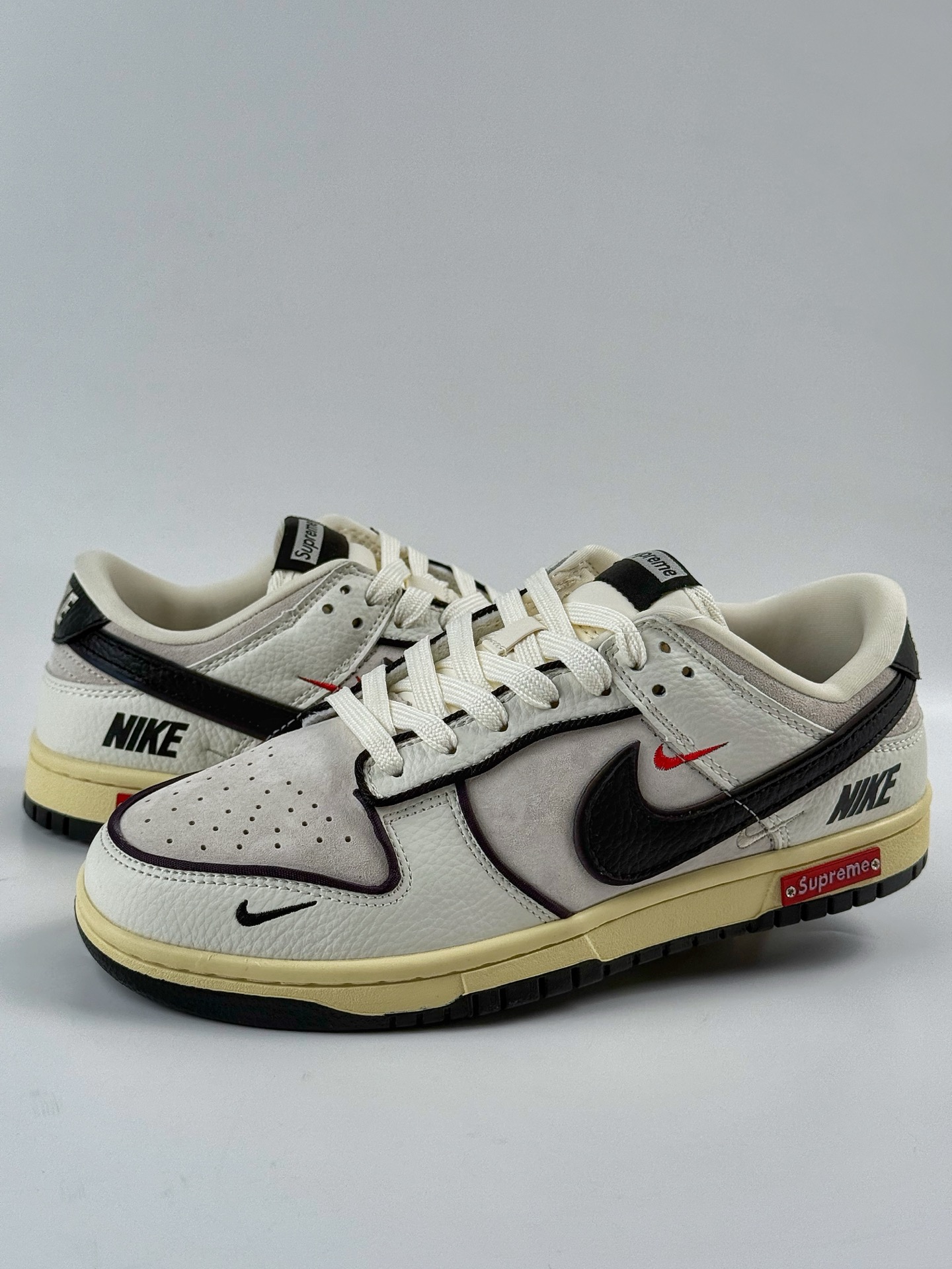 Nike SB Dunk Low x Supreme SC9207-409