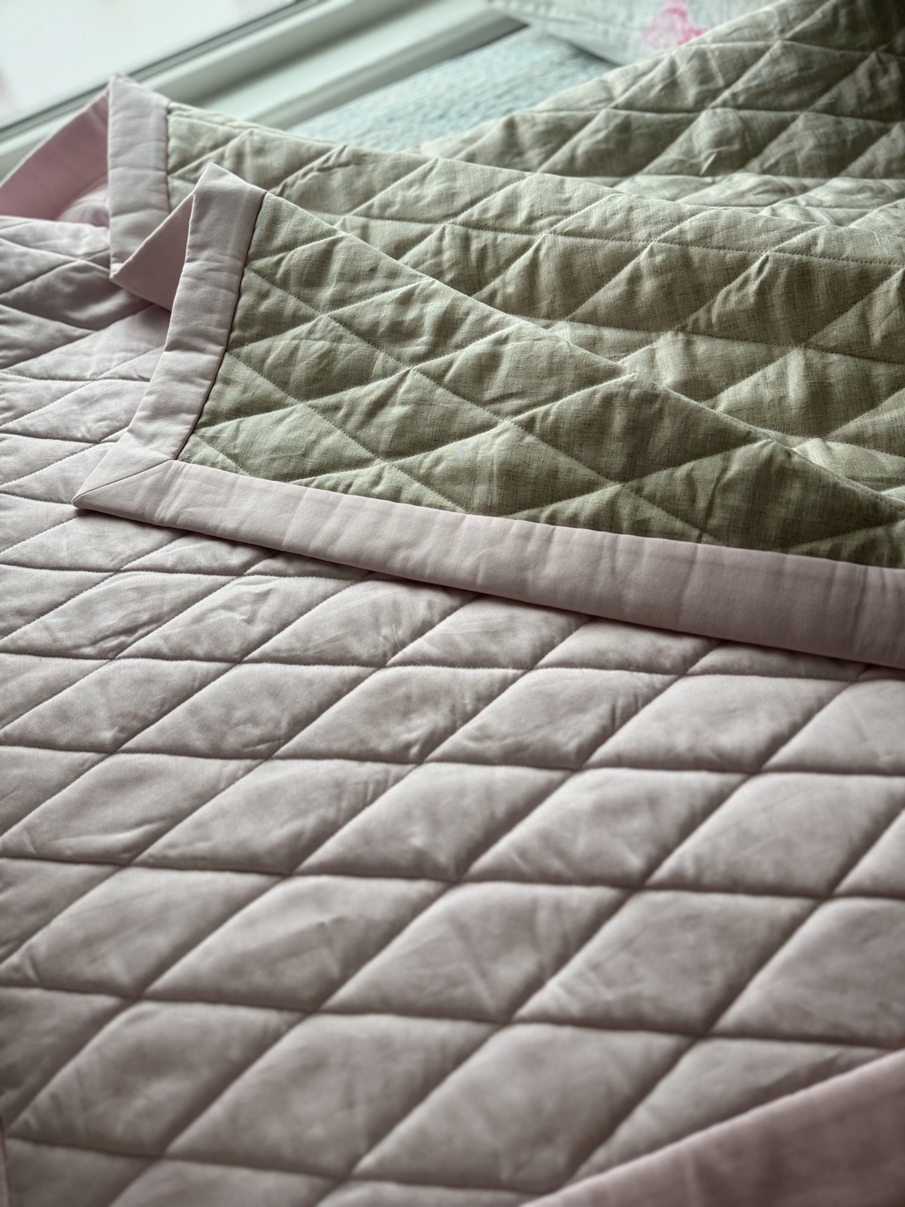 The double-sided coverlet