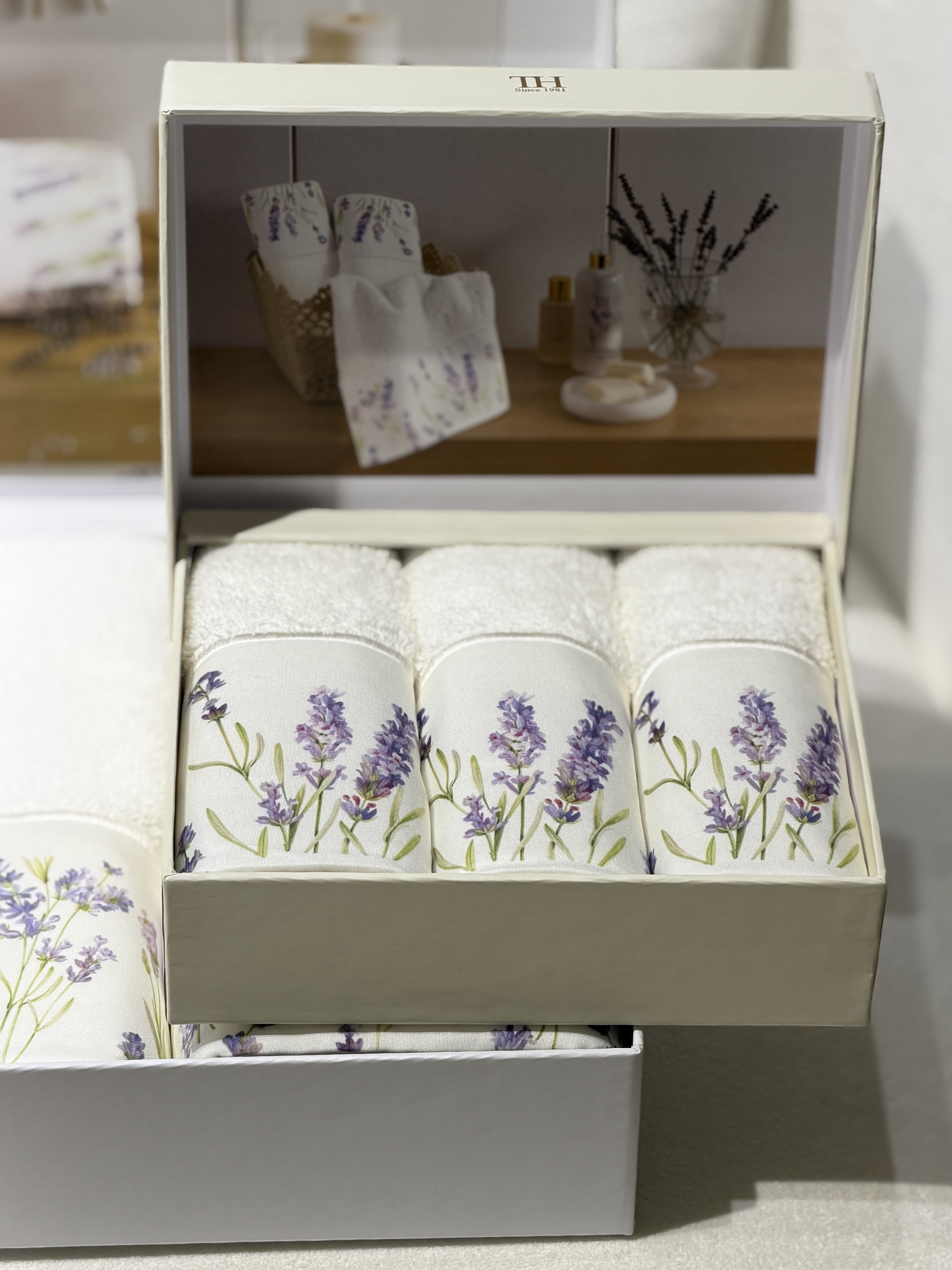 Комлпект із трьох рушників для рук Lavander Time преміум бренду Tivolyo Home