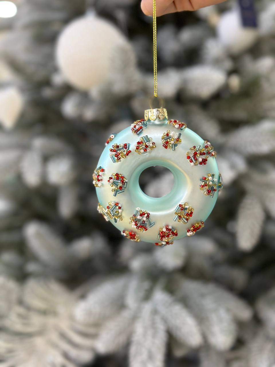 Ялинкова прикраса Пончик з декором з бісеру, 10 см