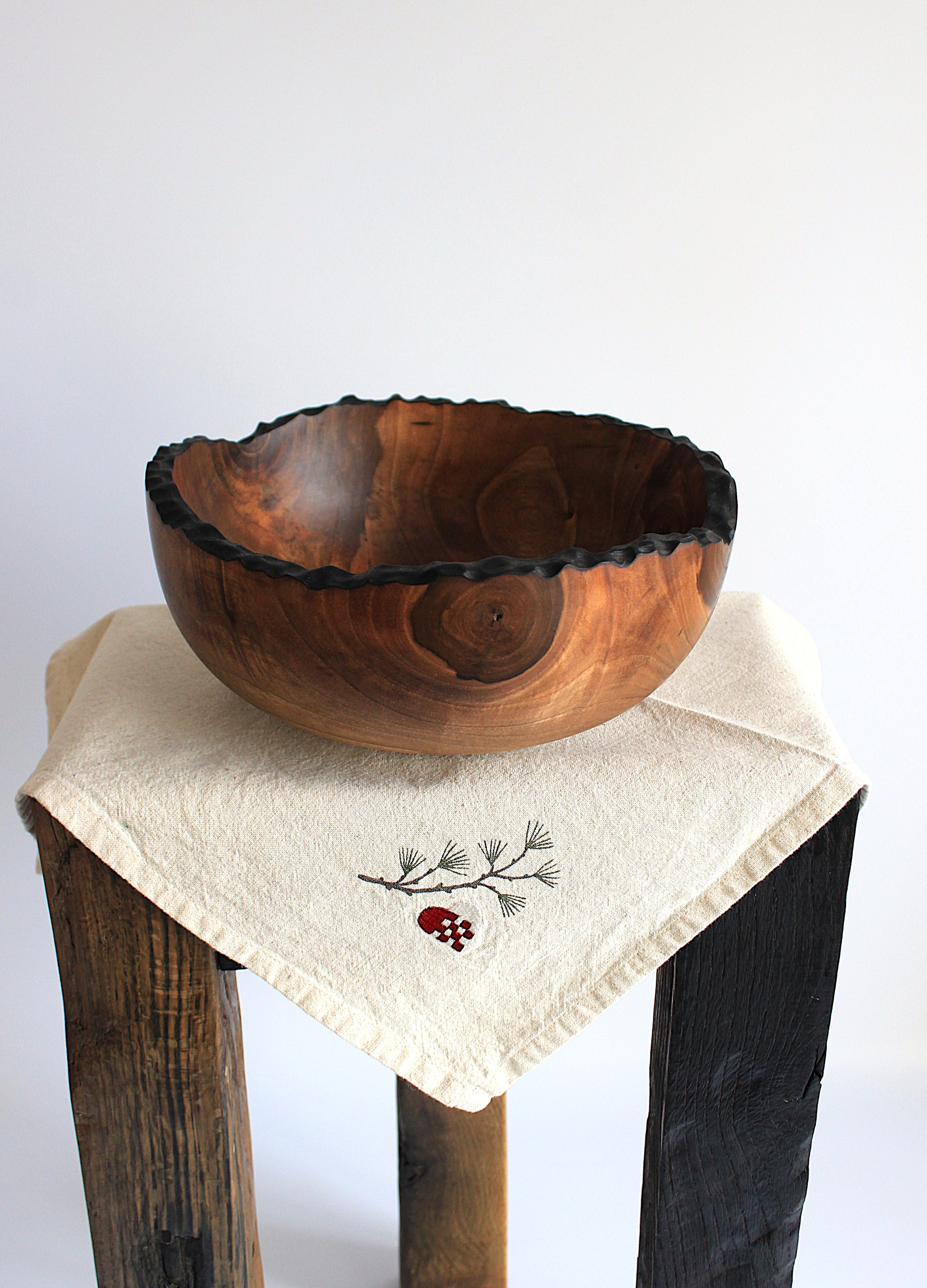 Салатник дерев'яний з горіха