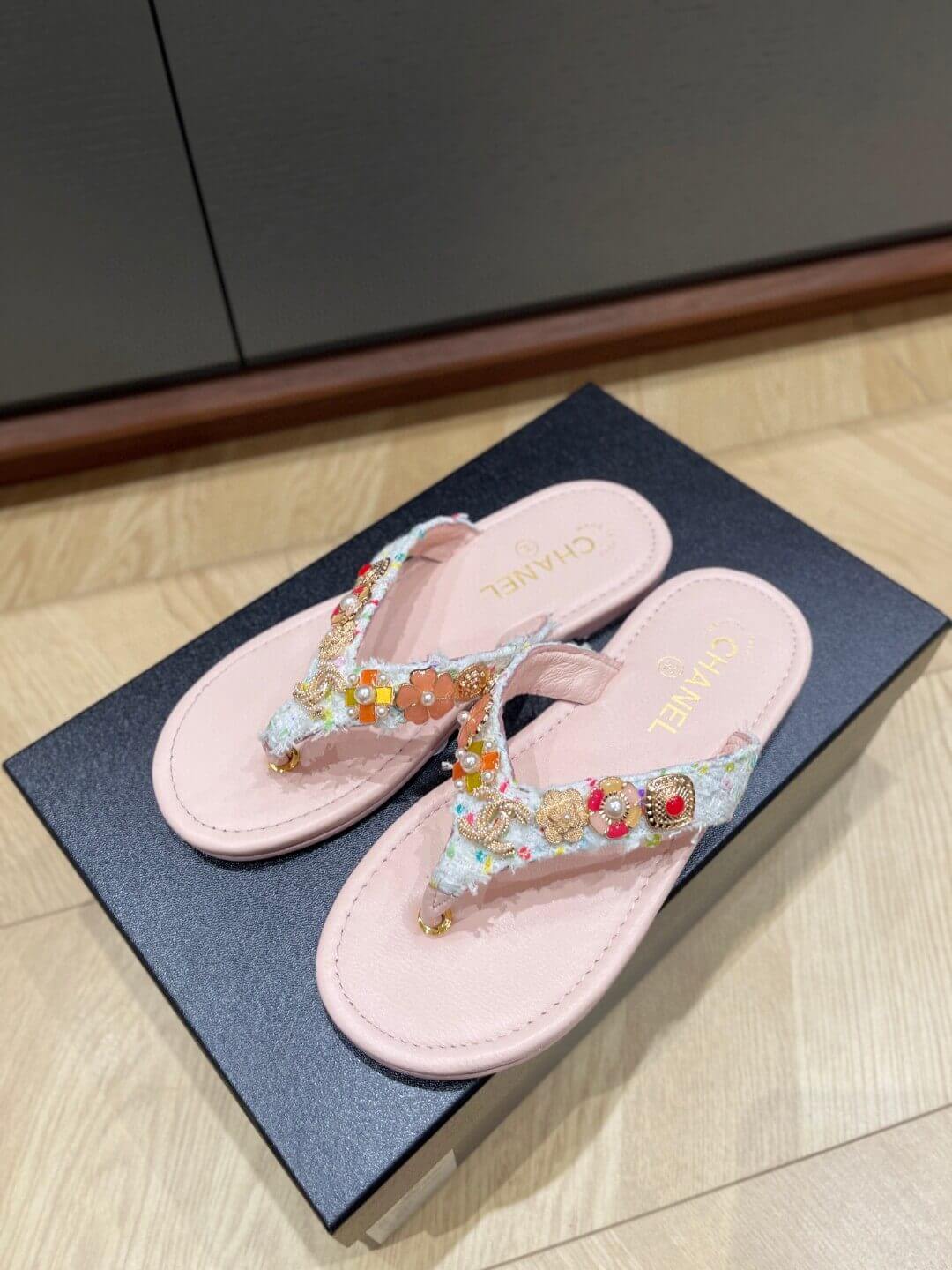 Chanel шльопанці