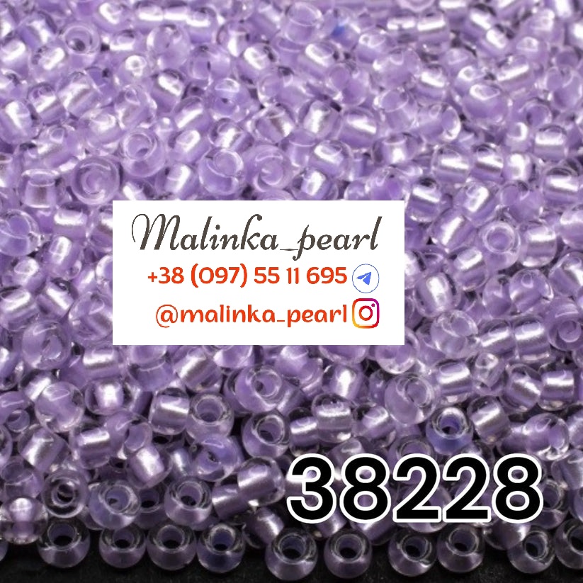 Бісер бузковий світлий, кристальний з перламутровим отвором