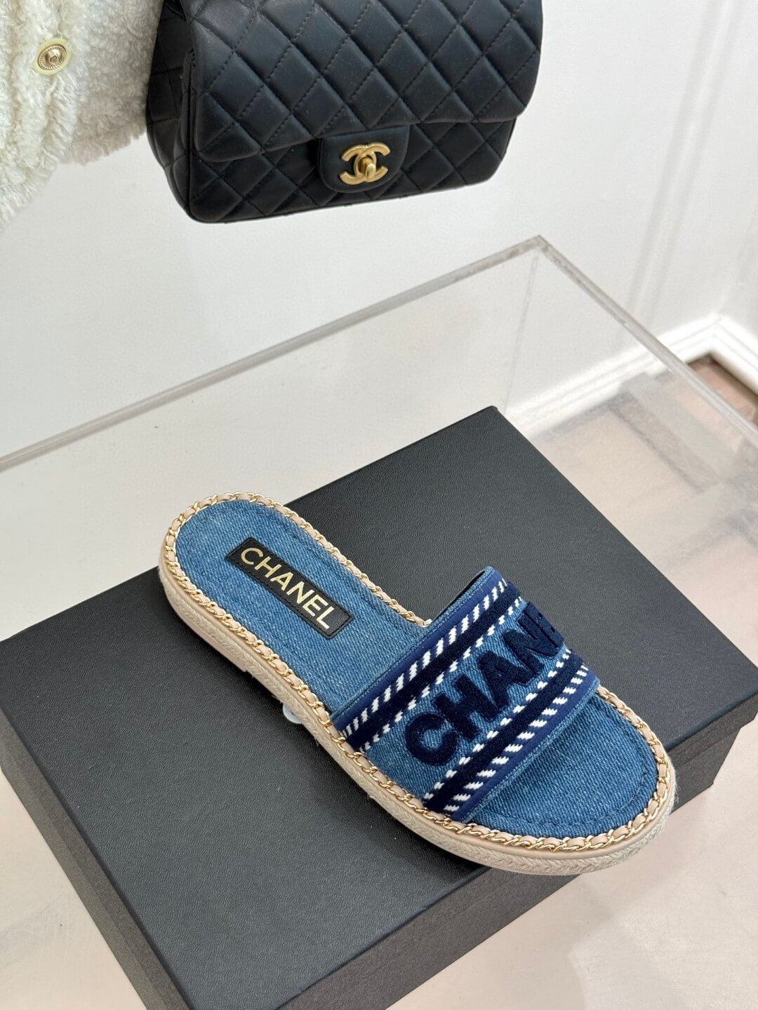 Chanel шльопанці