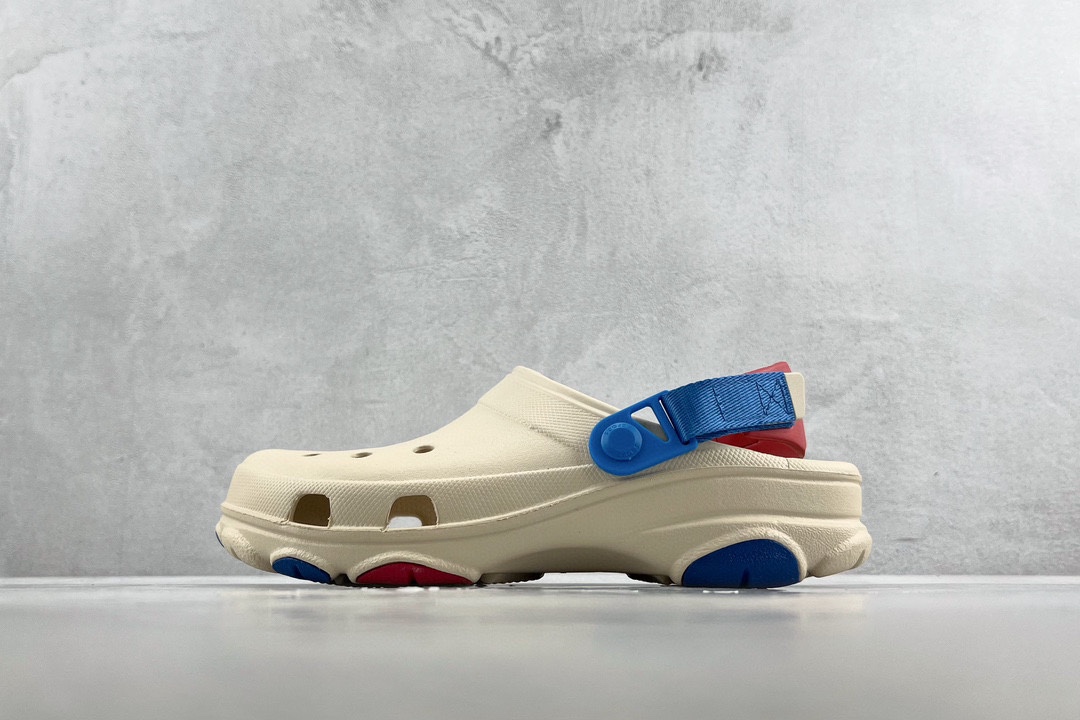 Crocs Classic Clog Sport Beach Clog Sandały02