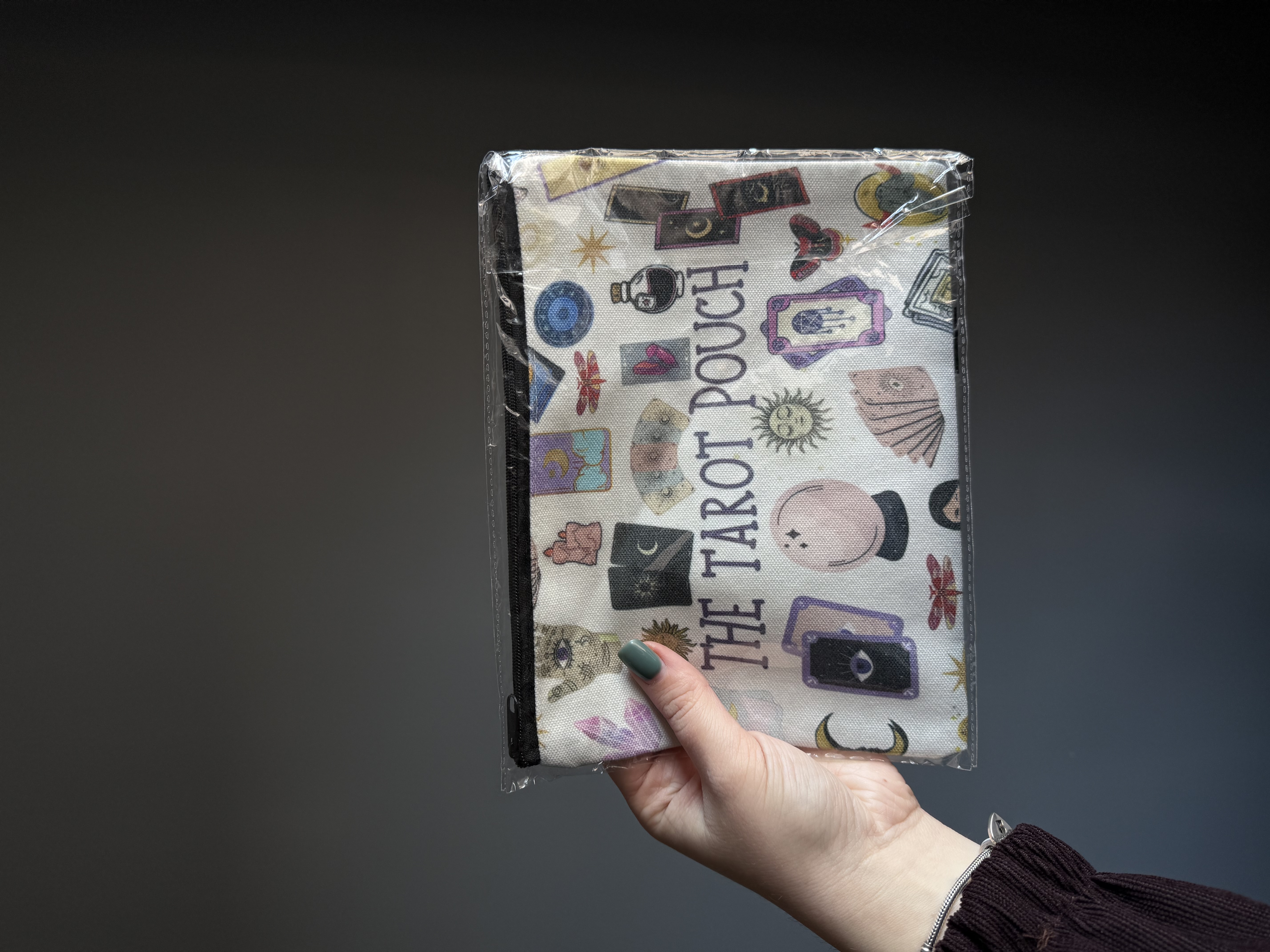 Косметички для зберігання езотеричних атрибутів