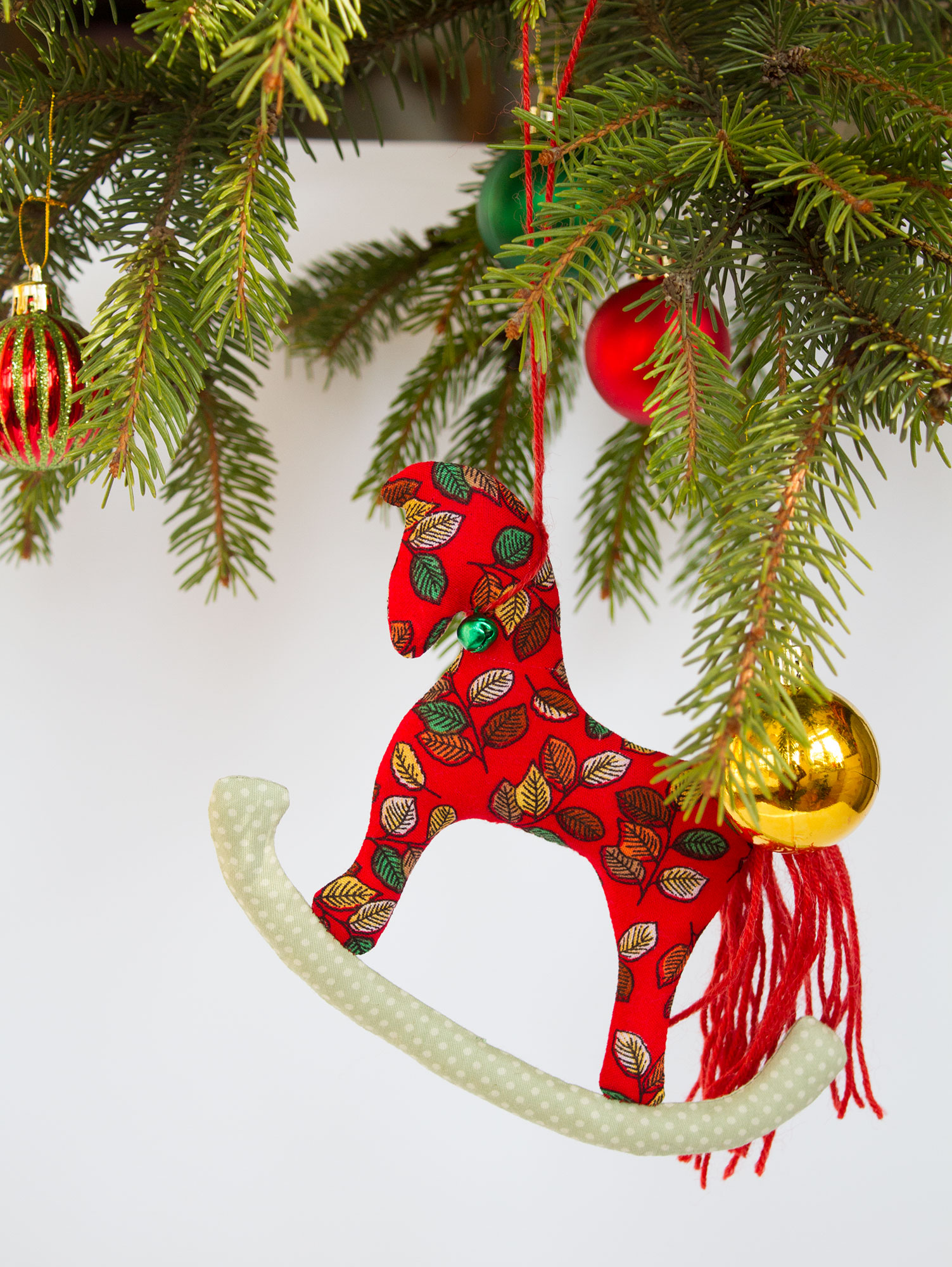 Ялинкова прикраса коник пейслі