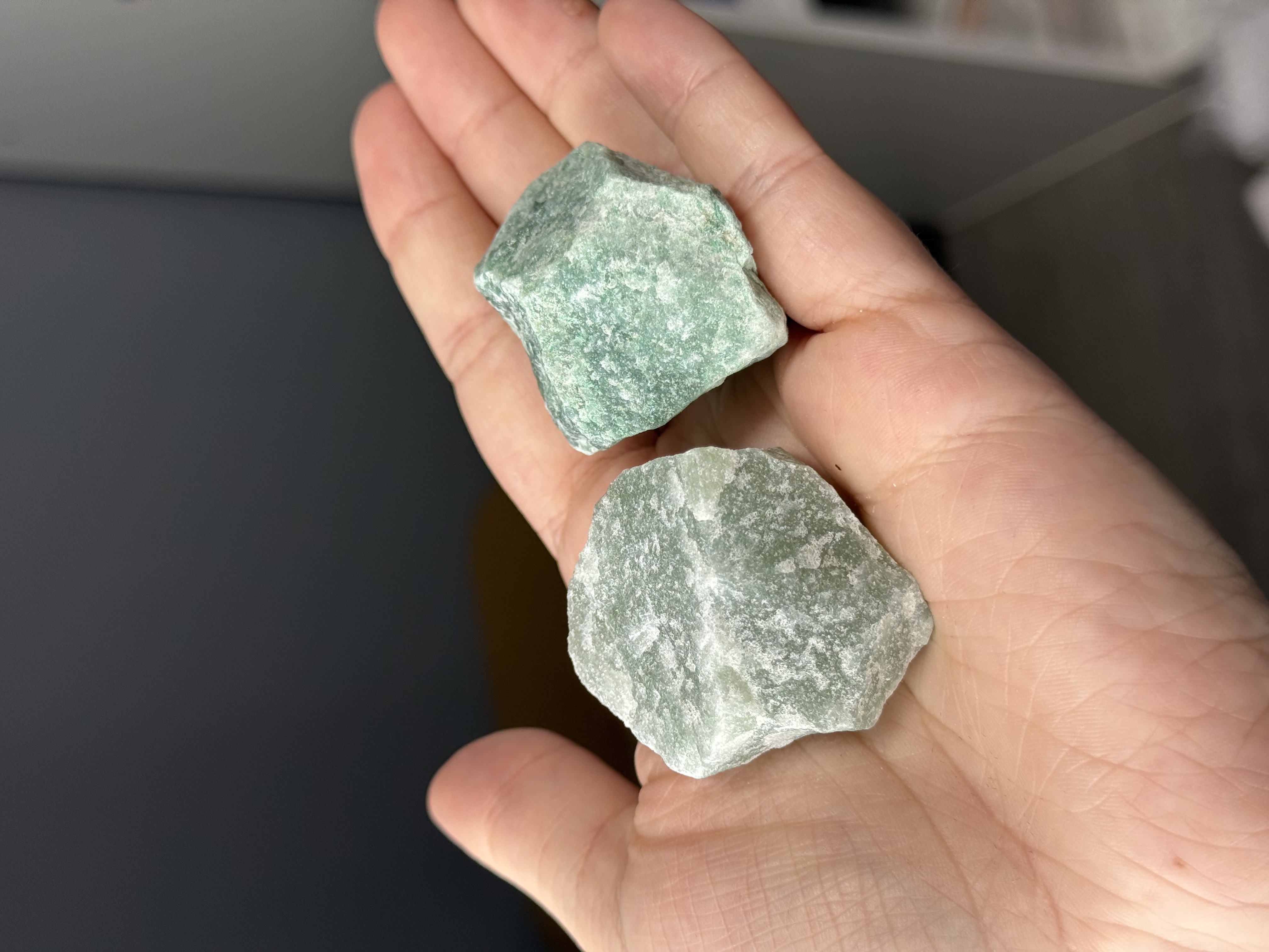 Натуральний камінь зелений Флюорит (необроблений)