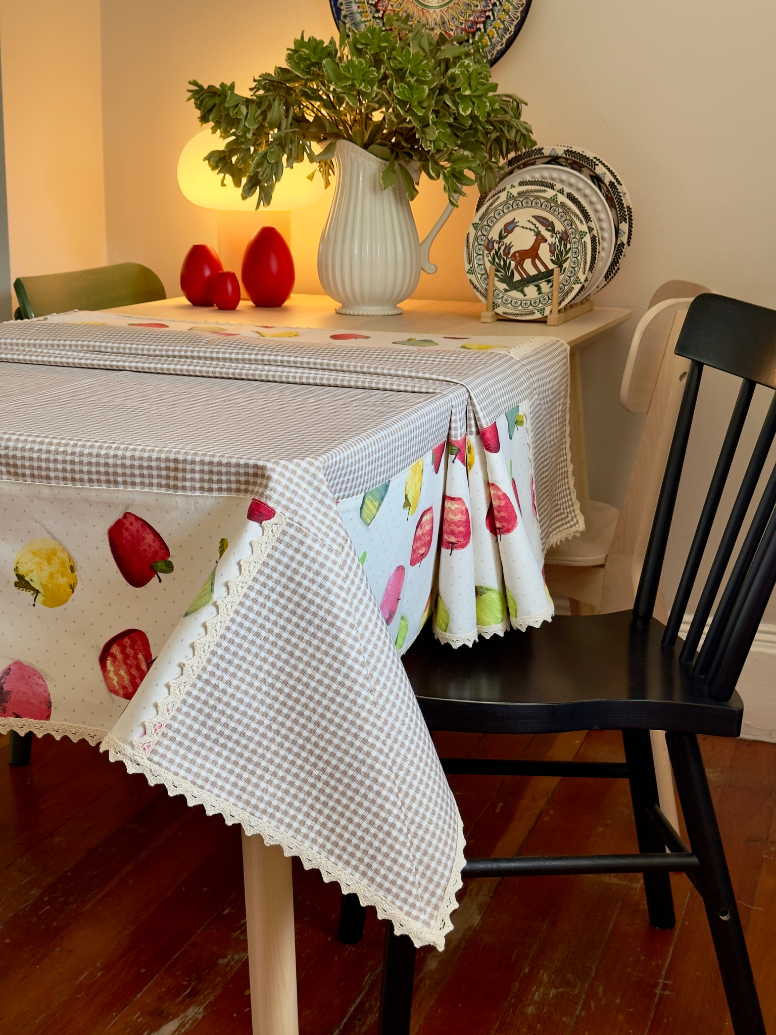 Tablecloth Apples