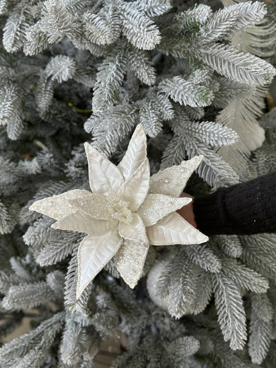 Декоративна квітка Пуансетія з перлинними бусинами та глітером 25 см, ніжка 50 см