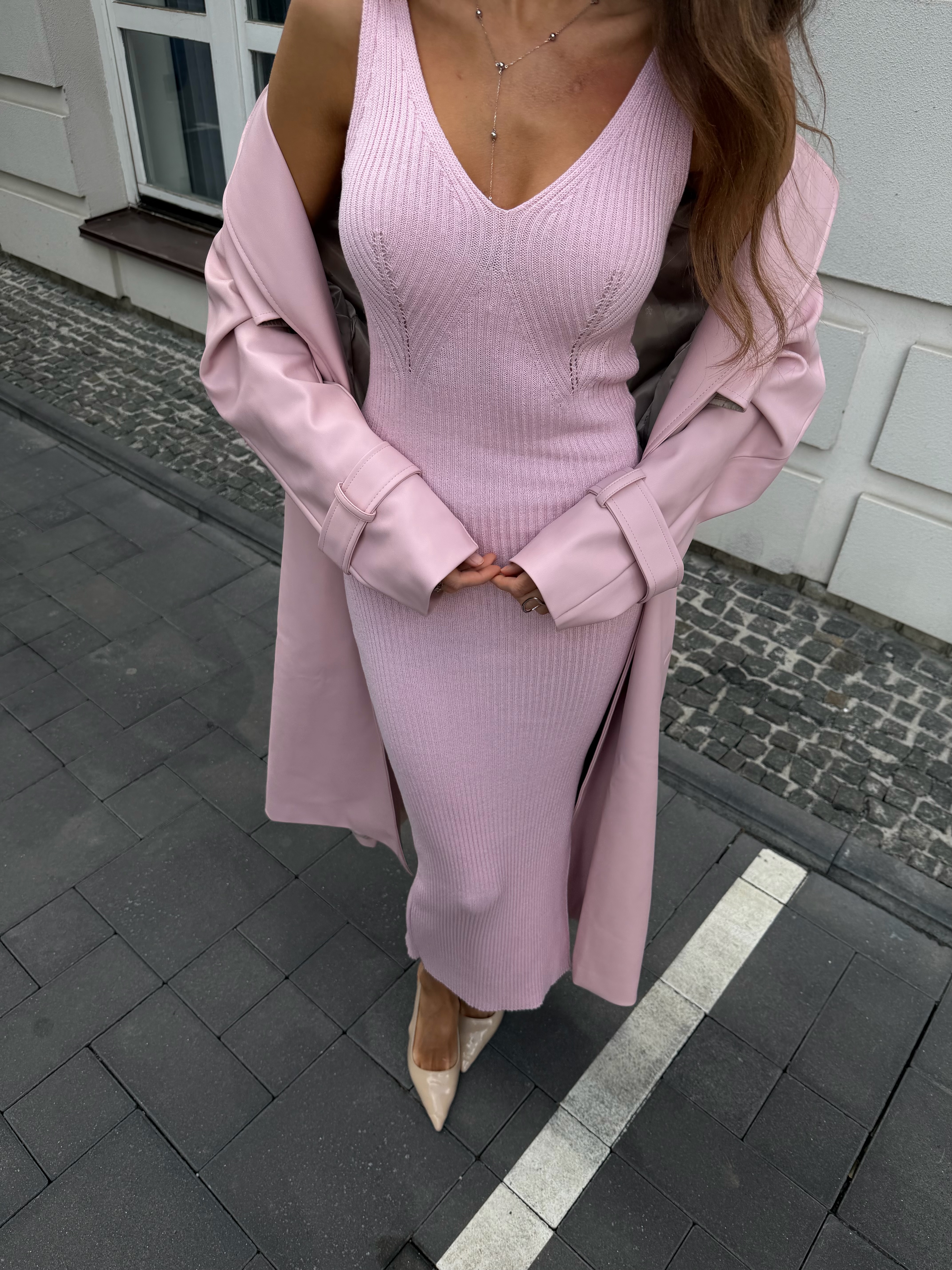 В'язана силуетна сукня 